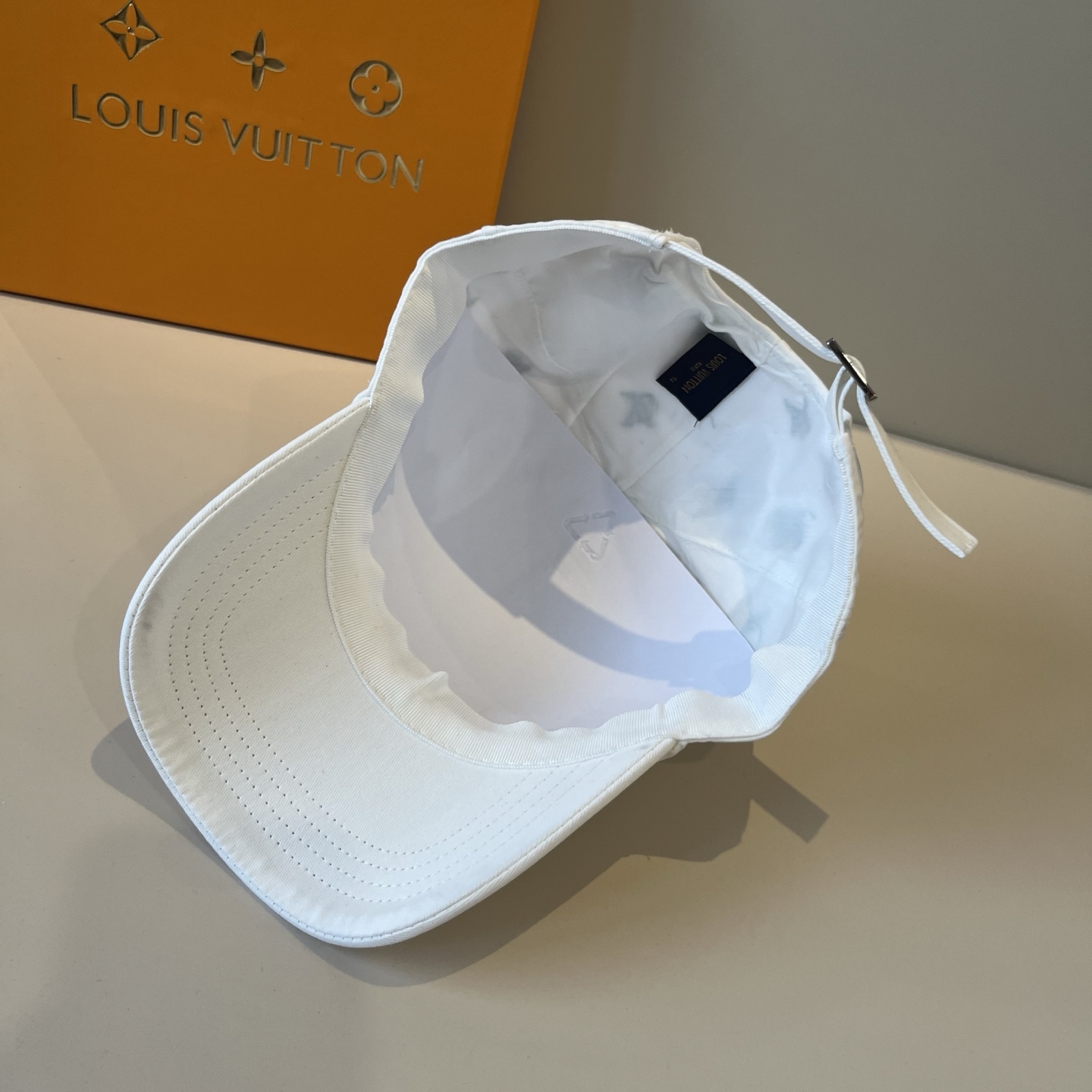 🧢路易威登棒球帽 LouisVuitton😍新款LV棒球帽，重工打造♥️高端大气，百搭款🤗男女通用！跑量