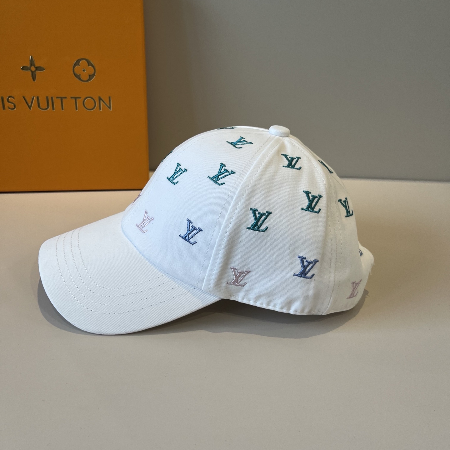 🧢路易威登棒球帽 LouisVuitton😍新款LV棒球帽，重工打造♥️高端大气，百搭款🤗男女通用！跑量