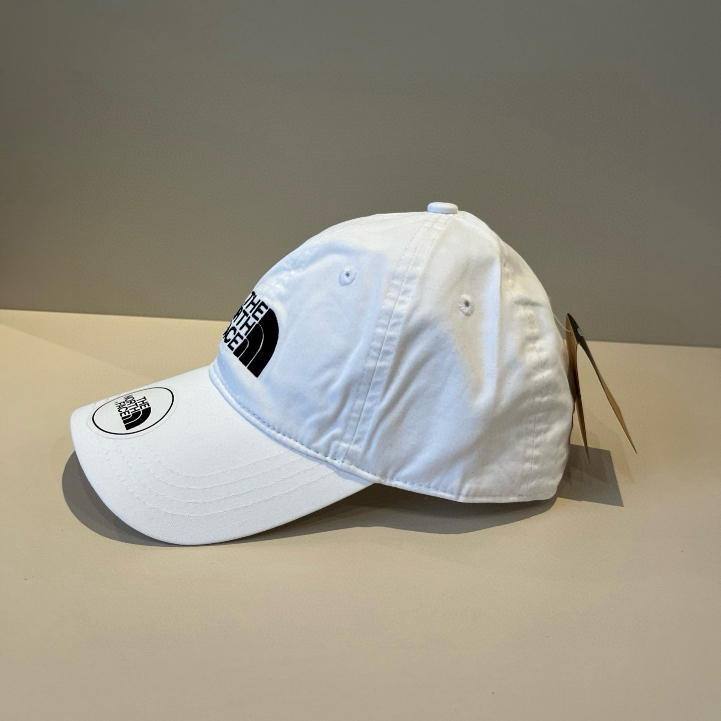 
北面♥️棒球帽🧢官网新品棒球帽，原单品质火爆来袭 。🎩 工艺非常精美 高档大气上档次！低调奢华，方便携