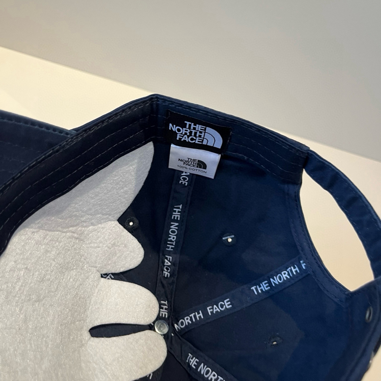 
北面♥️棒球帽🧢官网新品棒球帽，原单品质火爆来袭 。🎩 工艺非常精美 高档大气上档次！低调奢华，方便携