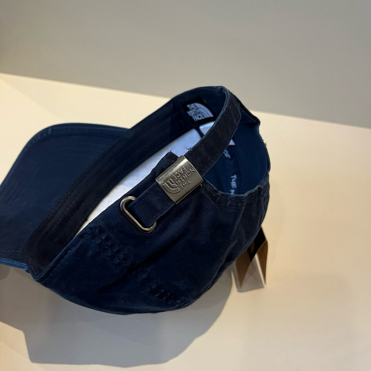 
北面♥️棒球帽🧢官网新品棒球帽，原单品质火爆来袭 。🎩 工艺非常精美 高档大气上档次！低调奢华，方便携