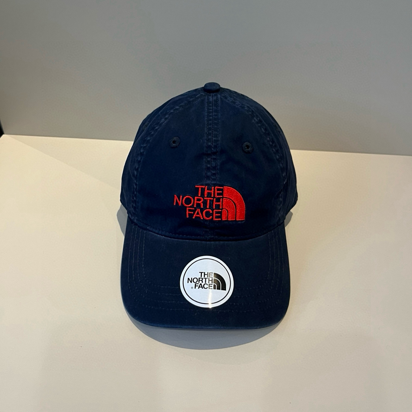 
北面♥️棒球帽🧢官网新品棒球帽，原单品质火爆来袭 。🎩 工艺非常精美 高档大气上档次！低调奢华，方便携