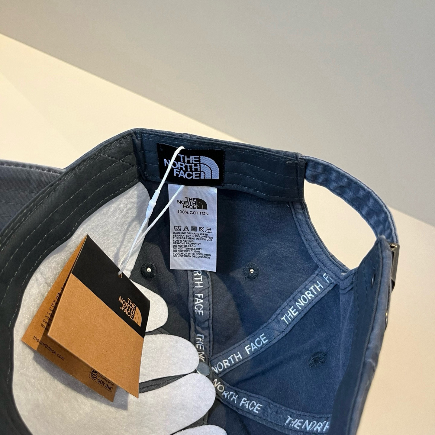 
北面♥️棒球帽🧢官网新品棒球帽，原单品质火爆来袭 。🎩 工艺非常精美 高档大气上档次！低调奢华，方便携