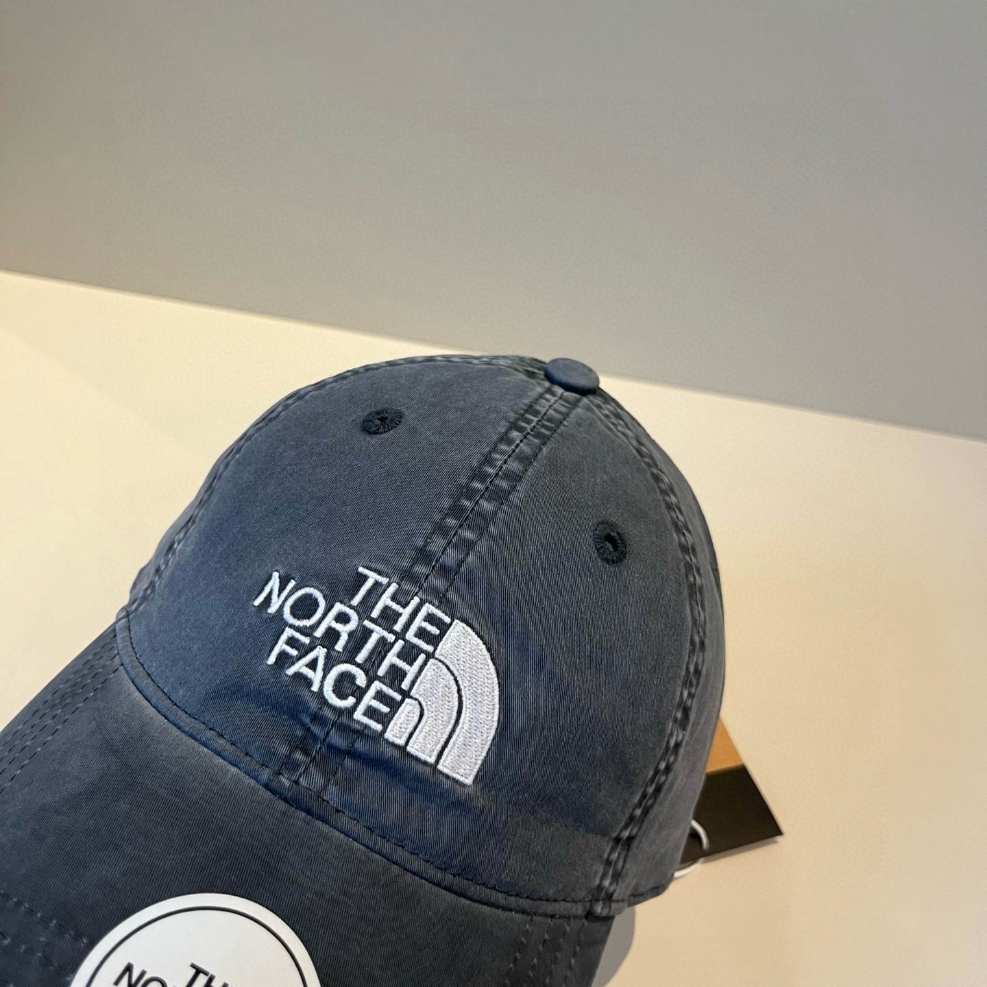 
北面♥️棒球帽🧢官网新品棒球帽，原单品质火爆来袭 。🎩 工艺非常精美 高档大气上档次！低调奢华，方便携