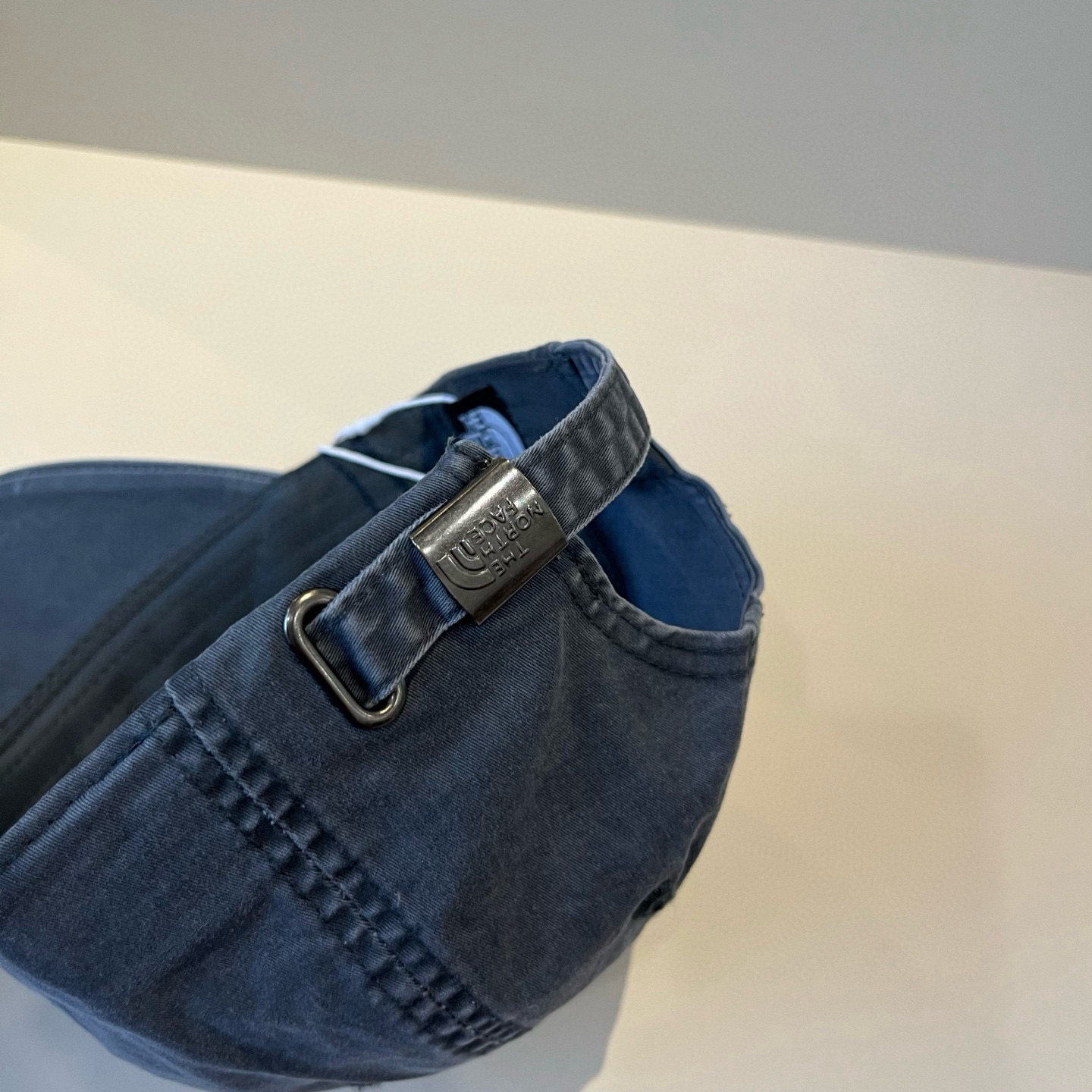 
北面♥️棒球帽🧢官网新品棒球帽，原单品质火爆来袭 。🎩 工艺非常精美 高档大气上档次！低调奢华，方便携