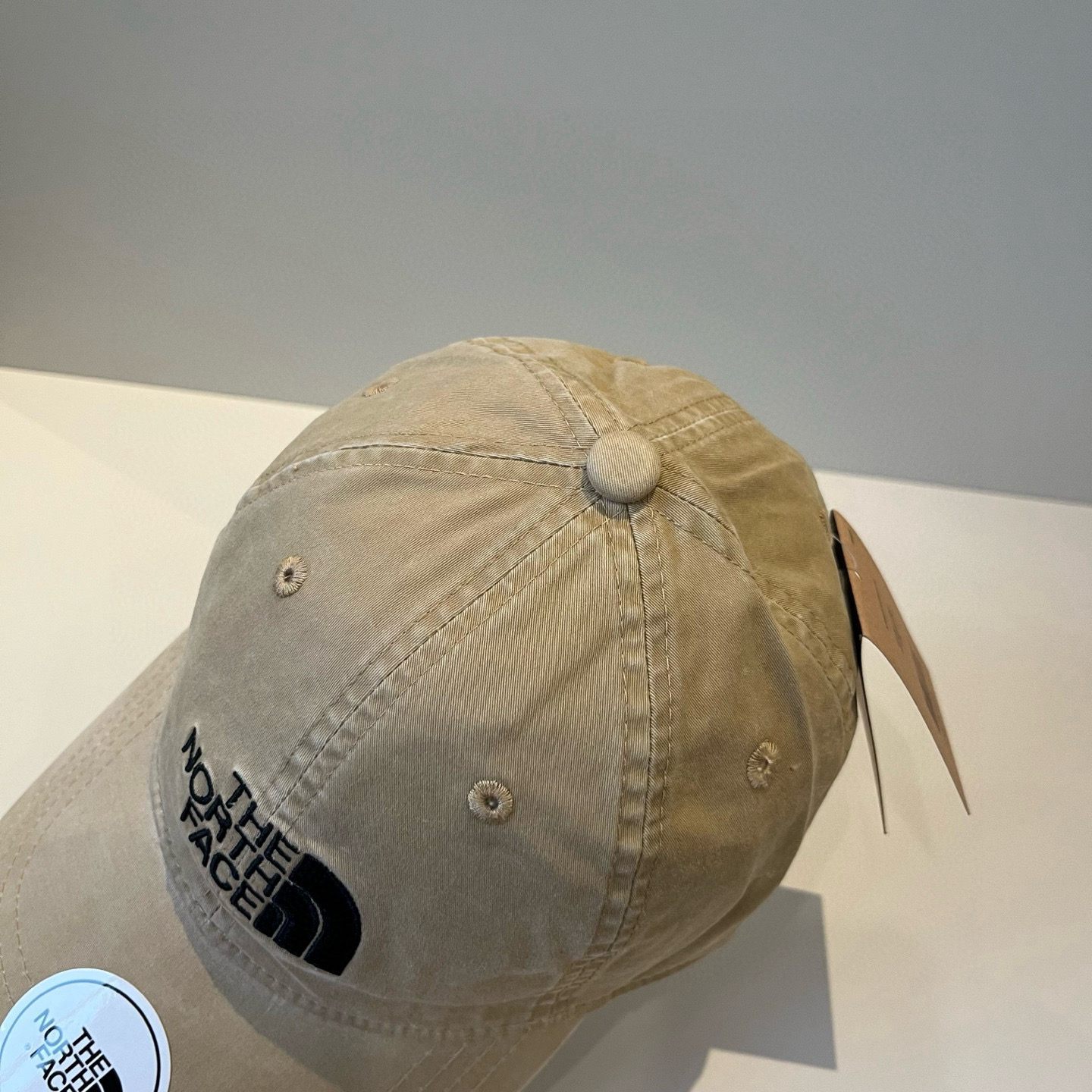 
北面♥️棒球帽🧢官网新品棒球帽，原单品质火爆来袭 。🎩 工艺非常精美 高档大气上档次！低调奢华，方便携