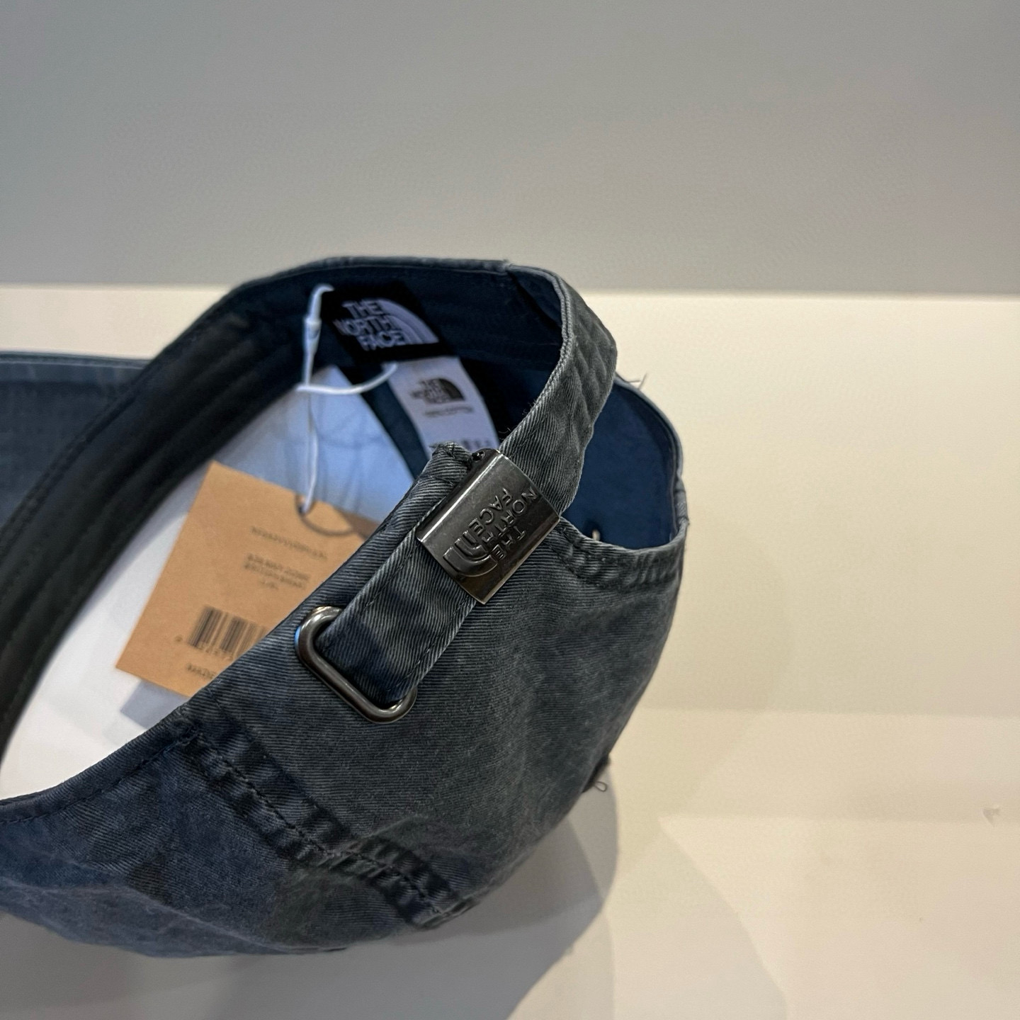 
北面♥️棒球帽🧢官网新品棒球帽，原单品质火爆来袭 。🎩 工艺非常精美 高档大气上档次！低调奢华，方便携