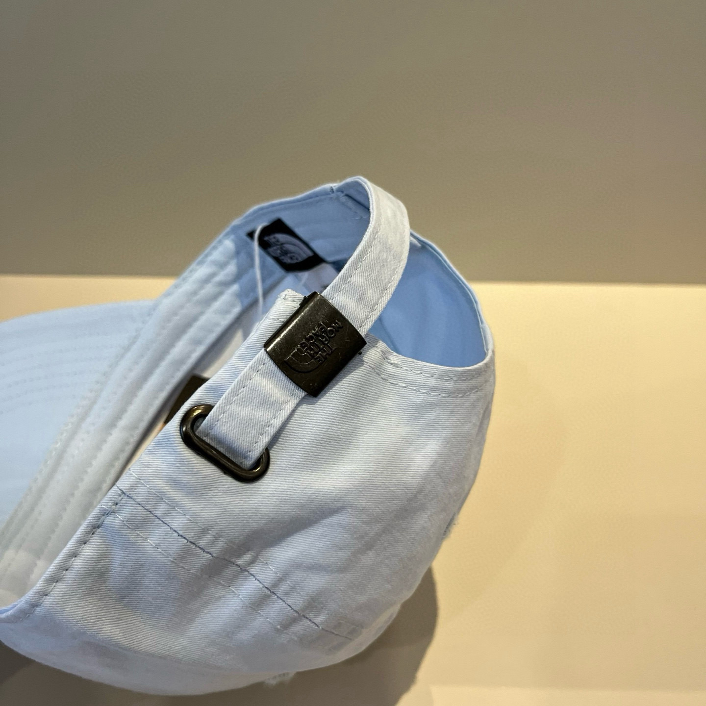 
北面♥️棒球帽🧢官网新品棒球帽，原单品质火爆来袭 。🎩 工艺非常精美 高档大气上档次！低调奢华，方便携