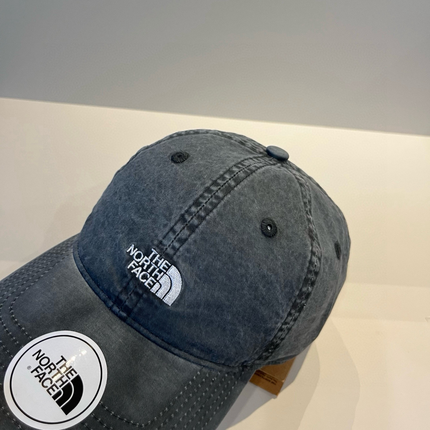 
北面♥️棒球帽🧢官网新品棒球帽，原单品质火爆来袭 。🎩 工艺非常精美 高档大气上档次！低调奢华，方便携