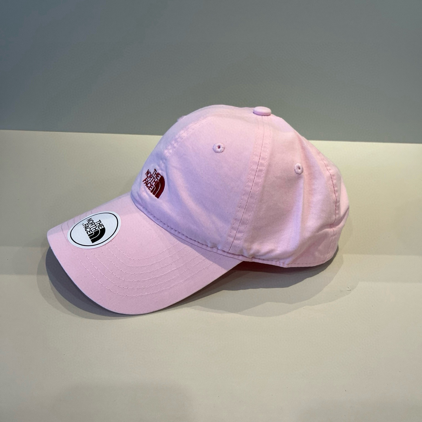 
北面♥️棒球帽🧢官网新品棒球帽，原单品质火爆来袭 。🎩 工艺非常精美 高档大气上档次！低调奢华，方便携