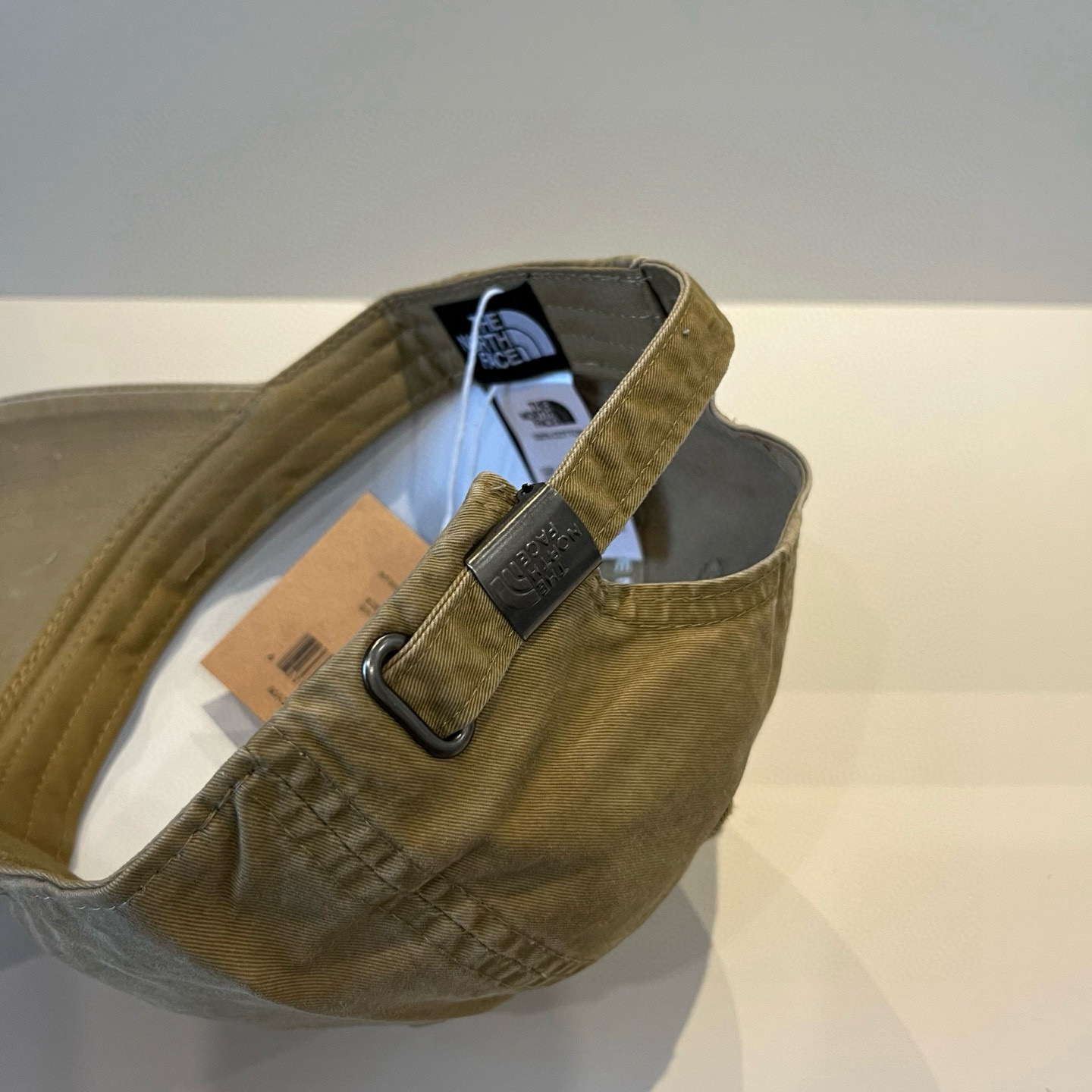 
北面♥️棒球帽🧢官网新品棒球帽，原单品质火爆来袭 。🎩 工艺非常精美 高档大气上档次！低调奢华，方便携