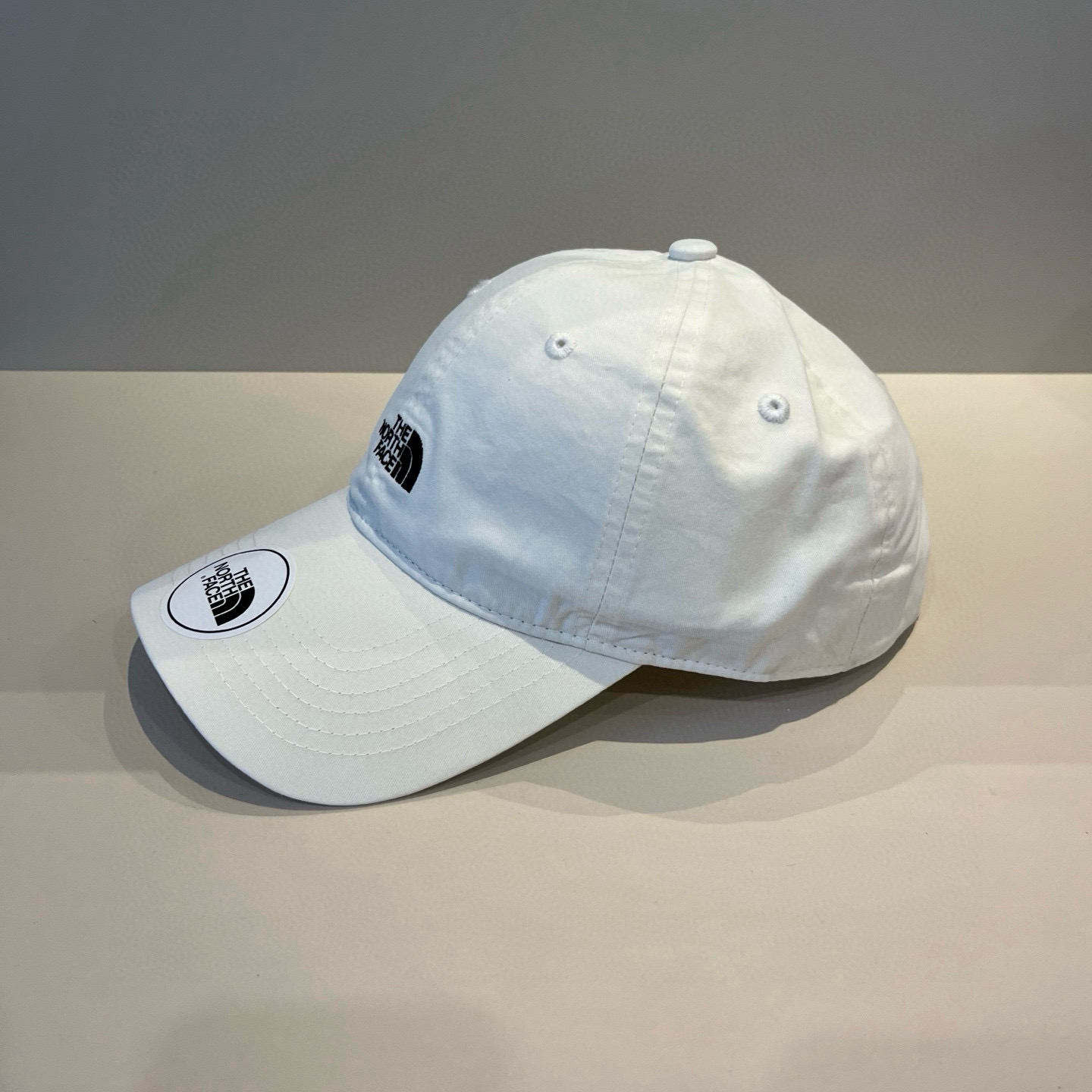 
北面♥️棒球帽🧢官网新品棒球帽，原单品质火爆来袭 。🎩 工艺非常精美 高档大气上档次！低调奢华，方便携