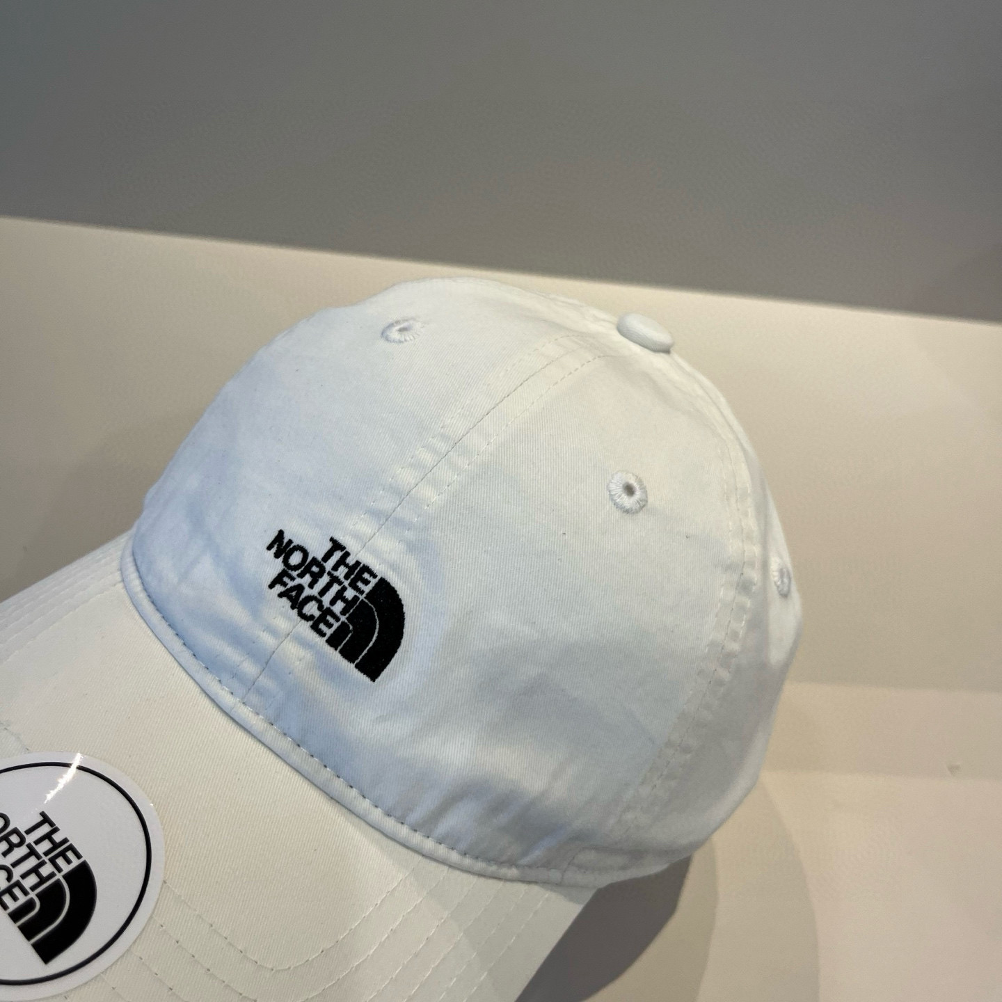 
北面♥️棒球帽🧢官网新品棒球帽，原单品质火爆来袭 。🎩 工艺非常精美 高档大气上档次！低调奢华，方便携