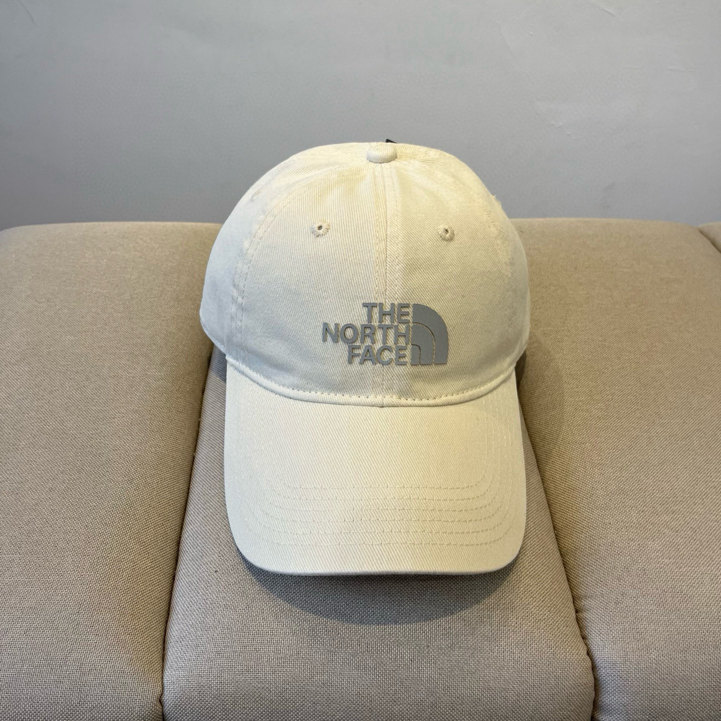 
北面♥️棒球帽🧢官网新品棒球帽，原单品质火爆来袭 。🎩 工艺非常精美 高档大气上档次！低调奢华，方便携