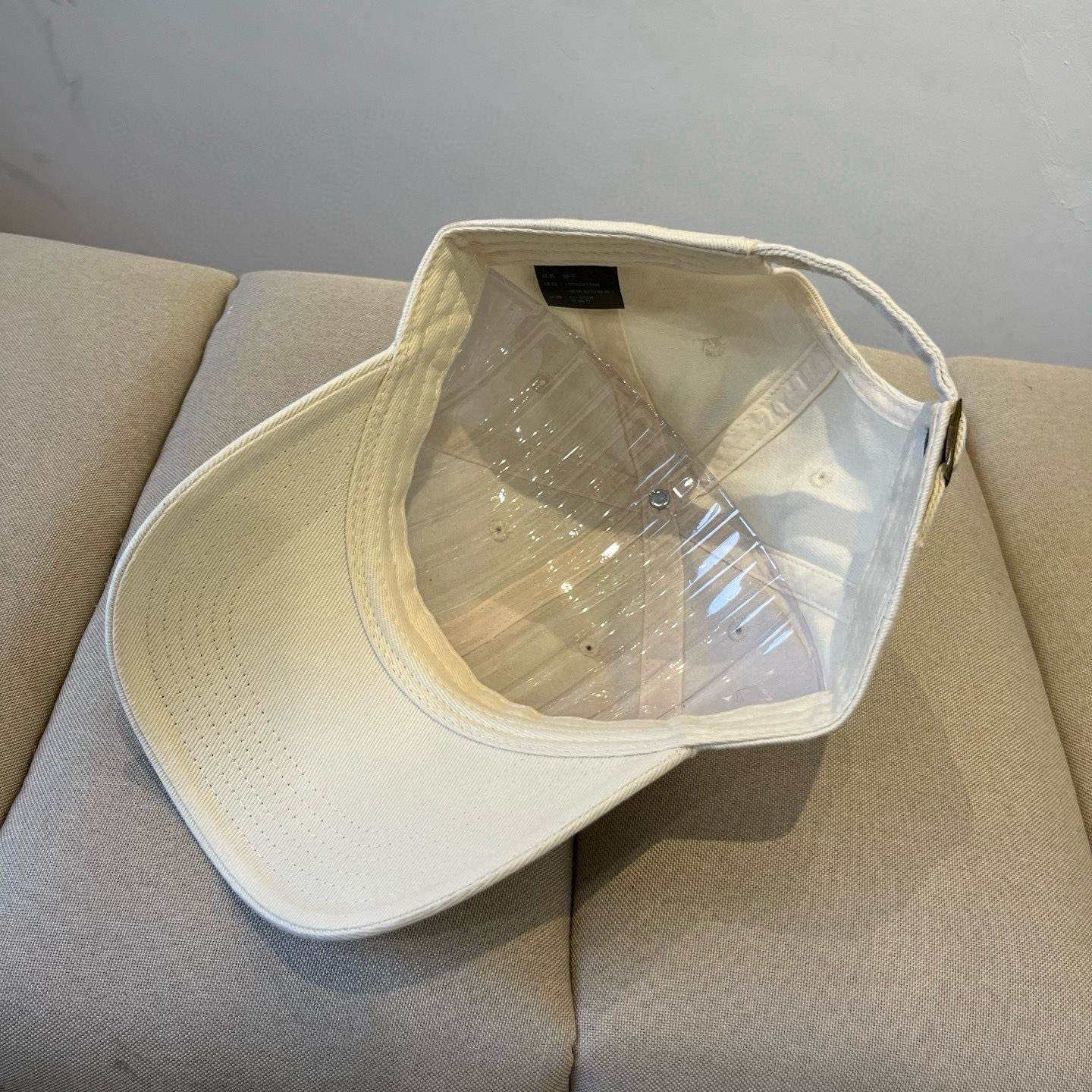 
北面♥️棒球帽🧢官网新品棒球帽，原单品质火爆来袭 。🎩 工艺非常精美 高档大气上档次！低调奢华，方便携