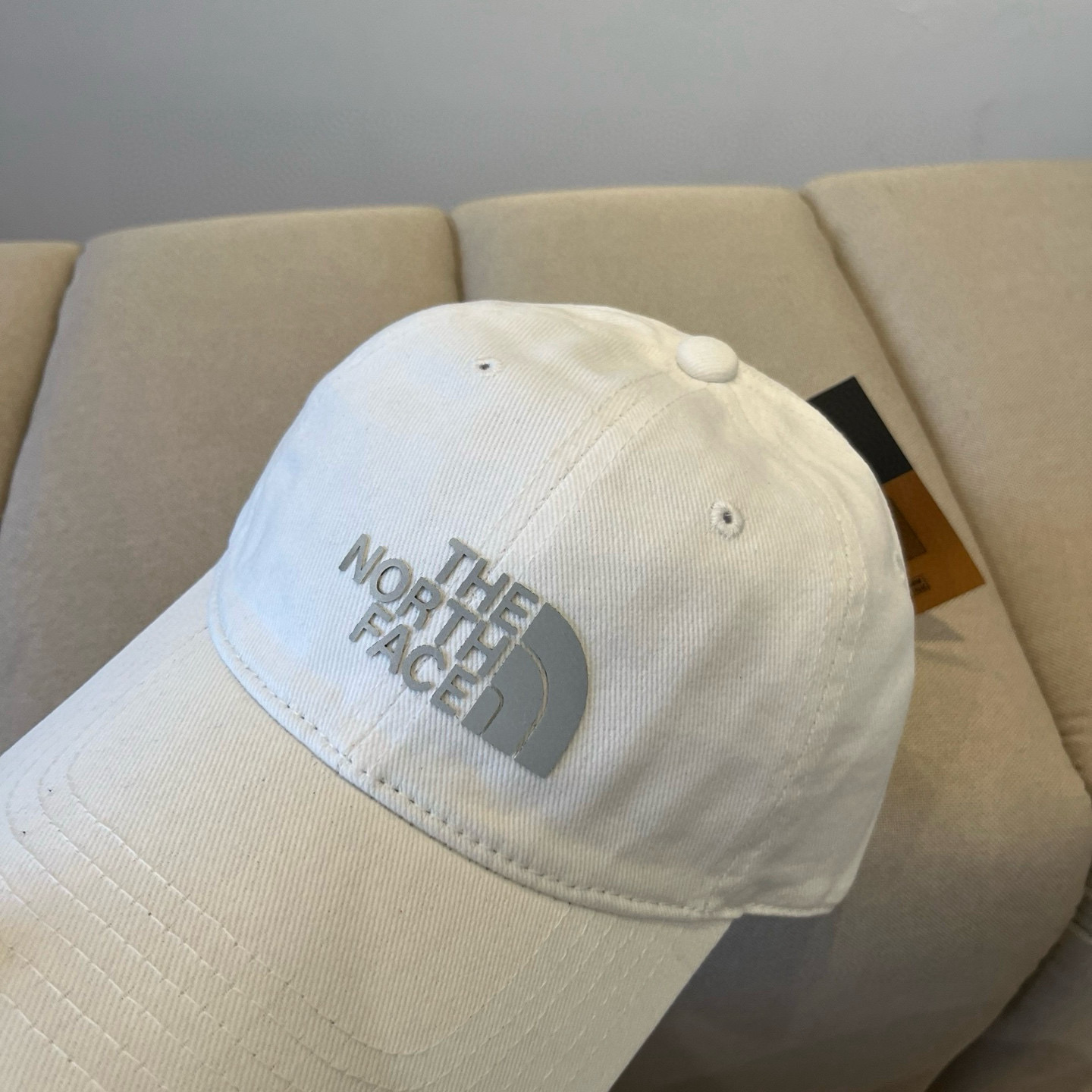 
北面♥️棒球帽🧢官网新品棒球帽，原单品质火爆来袭 。🎩 工艺非常精美 高档大气上档次！低调奢华，方便携