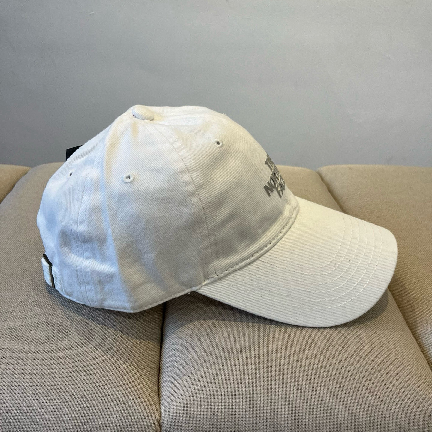 
北面♥️棒球帽🧢官网新品棒球帽，原单品质火爆来袭 。🎩 工艺非常精美 高档大气上档次！低调奢华，方便携