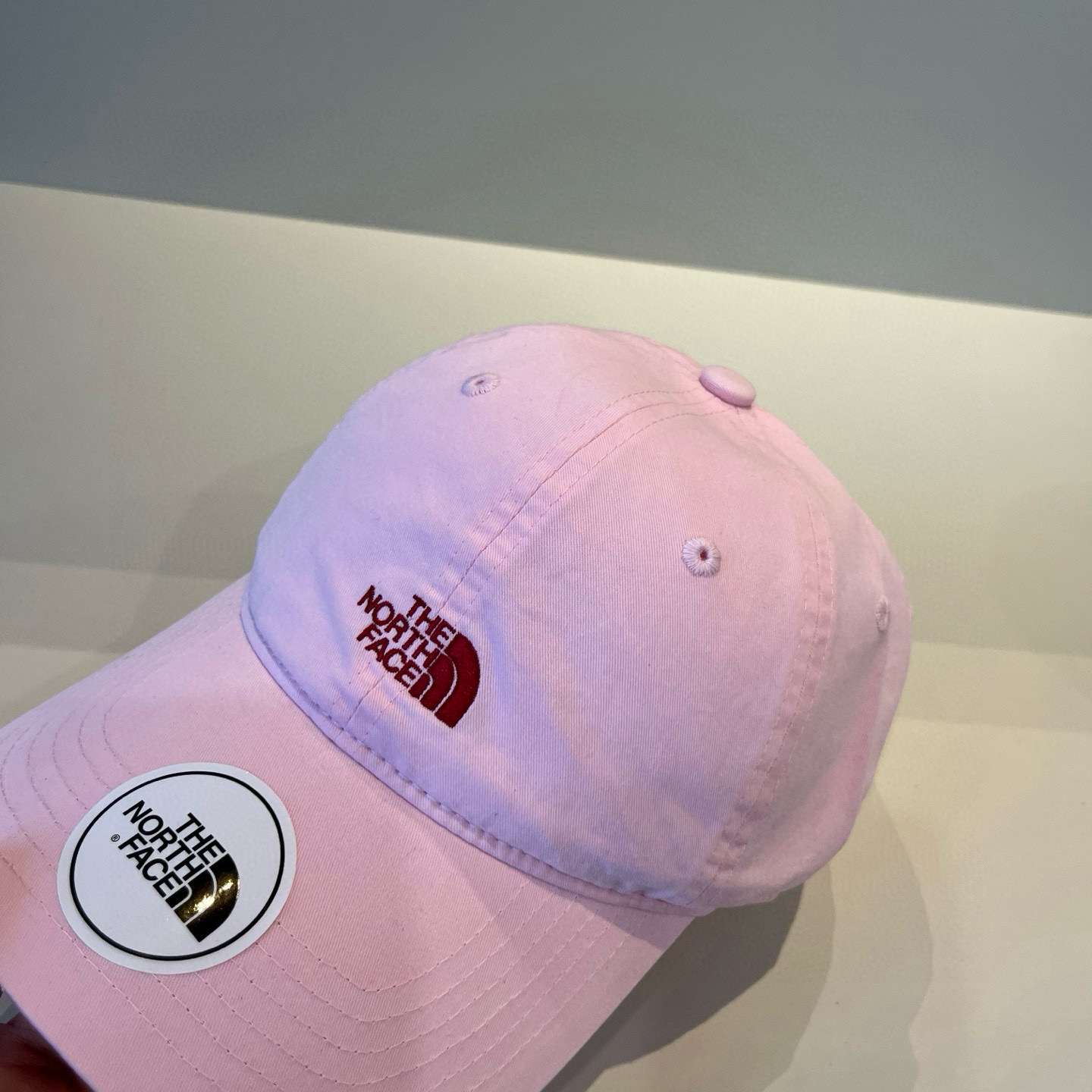 
北面♥️棒球帽🧢官网新品棒球帽，原单品质火爆来袭 。🎩 工艺非常精美 高档大气上档次！低调奢华，方便携