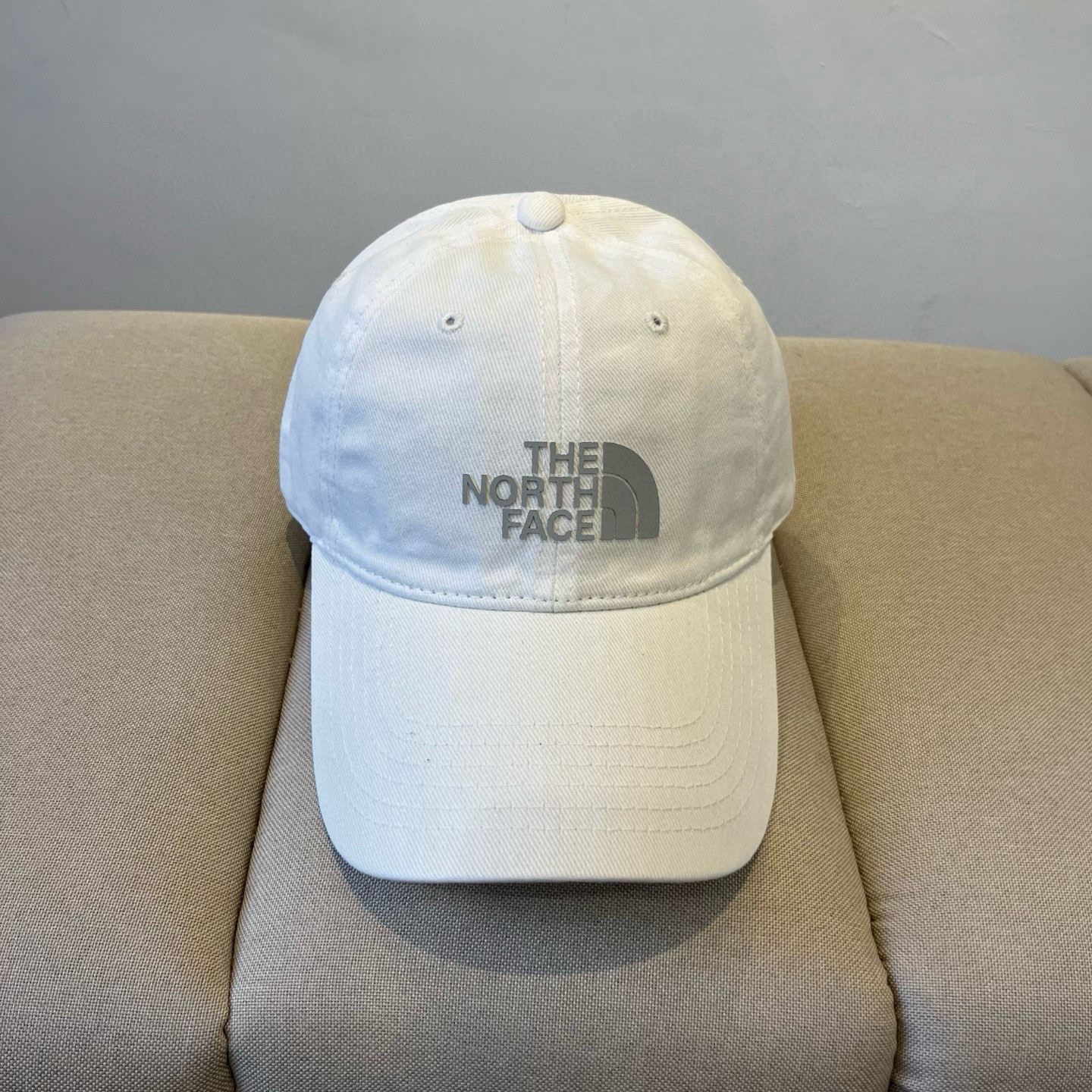 
北面♥️棒球帽🧢官网新品棒球帽，原单品质火爆来袭 。🎩 工艺非常精美 高档大气上档次！低调奢华，方便携