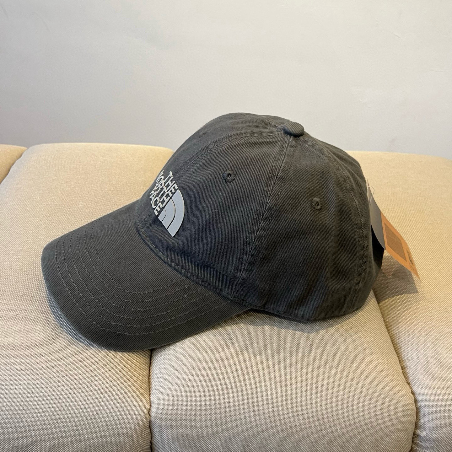 
北面♥️棒球帽🧢官网新品棒球帽，原单品质火爆来袭 。🎩 工艺非常精美 高档大气上档次！低调奢华，方便携