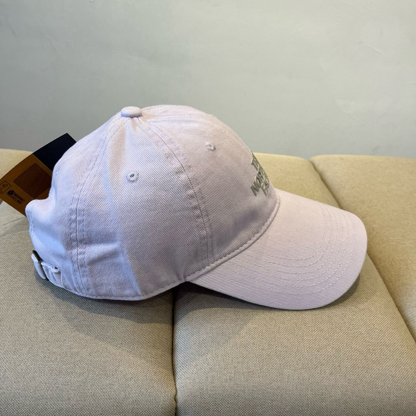 
北面♥️棒球帽🧢官网新品棒球帽，原单品质火爆来袭 。🎩 工艺非常精美 高档大气上档次！低调奢华，方便携