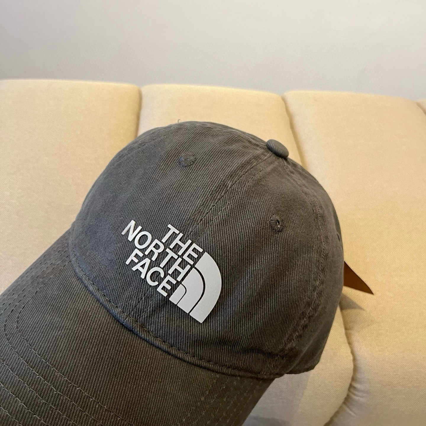 
北面♥️棒球帽🧢官网新品棒球帽，原单品质火爆来袭 。🎩 工艺非常精美 高档大气上档次！低调奢华，方便携