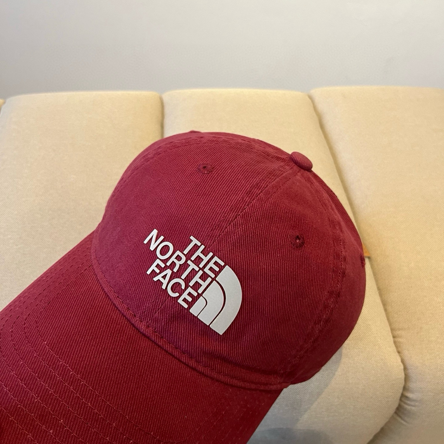 
北面♥️棒球帽🧢官网新品棒球帽，原单品质火爆来袭 。🎩 工艺非常精美 高档大气上档次！低调奢华，方便携