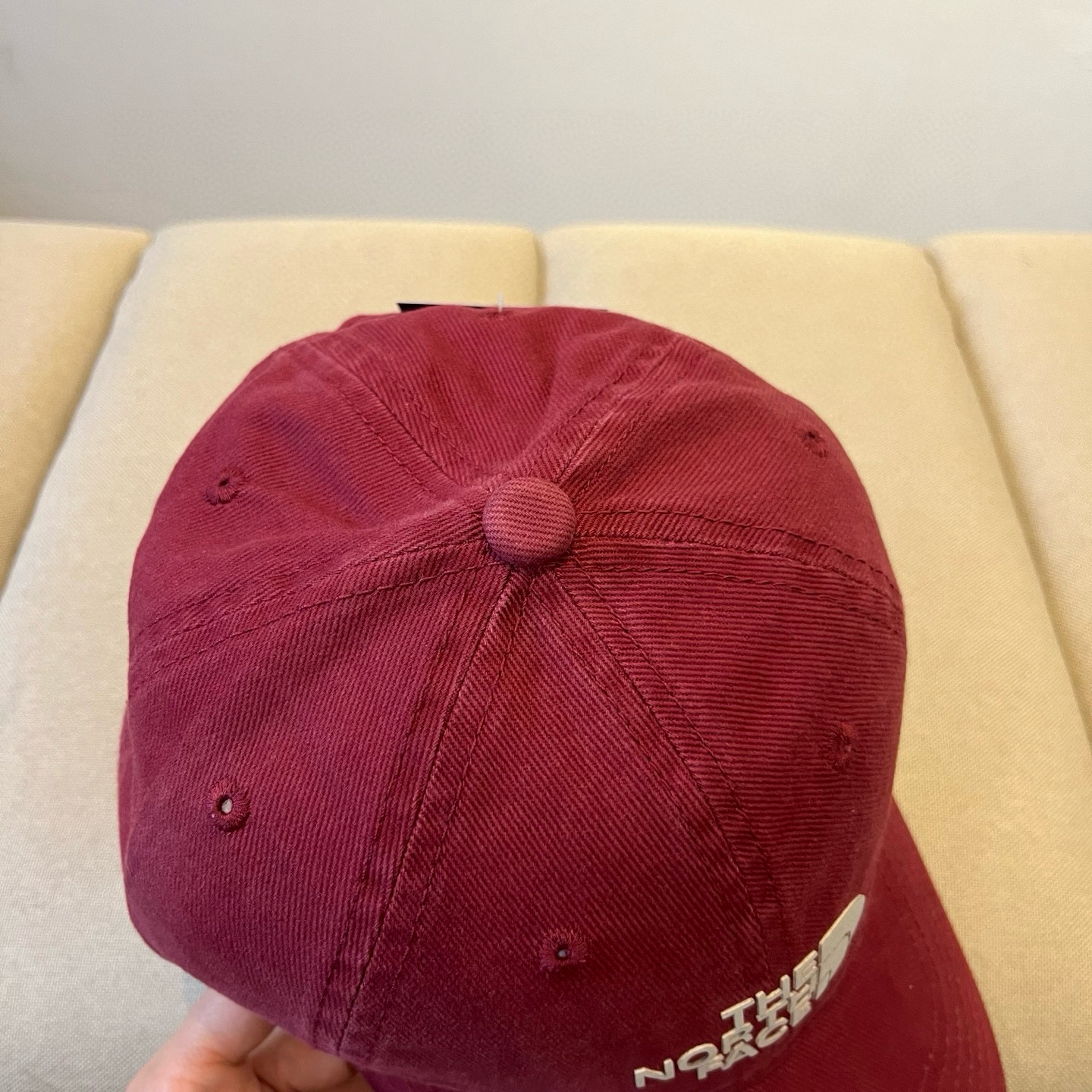 
北面♥️棒球帽🧢官网新品棒球帽，原单品质火爆来袭 。🎩 工艺非常精美 高档大气上档次！低调奢华，方便携