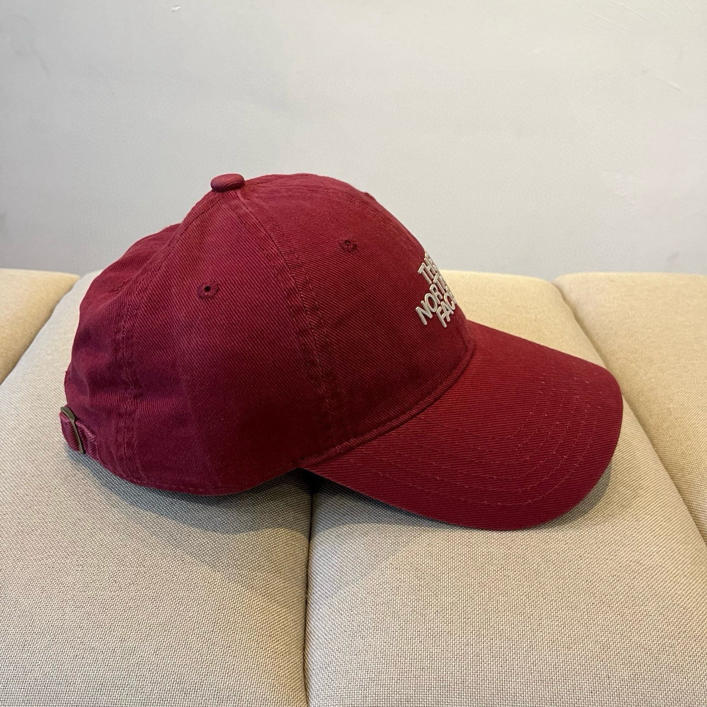 
北面♥️棒球帽🧢官网新品棒球帽，原单品质火爆来袭 。🎩 工艺非常精美 高档大气上档次！低调奢华，方便携