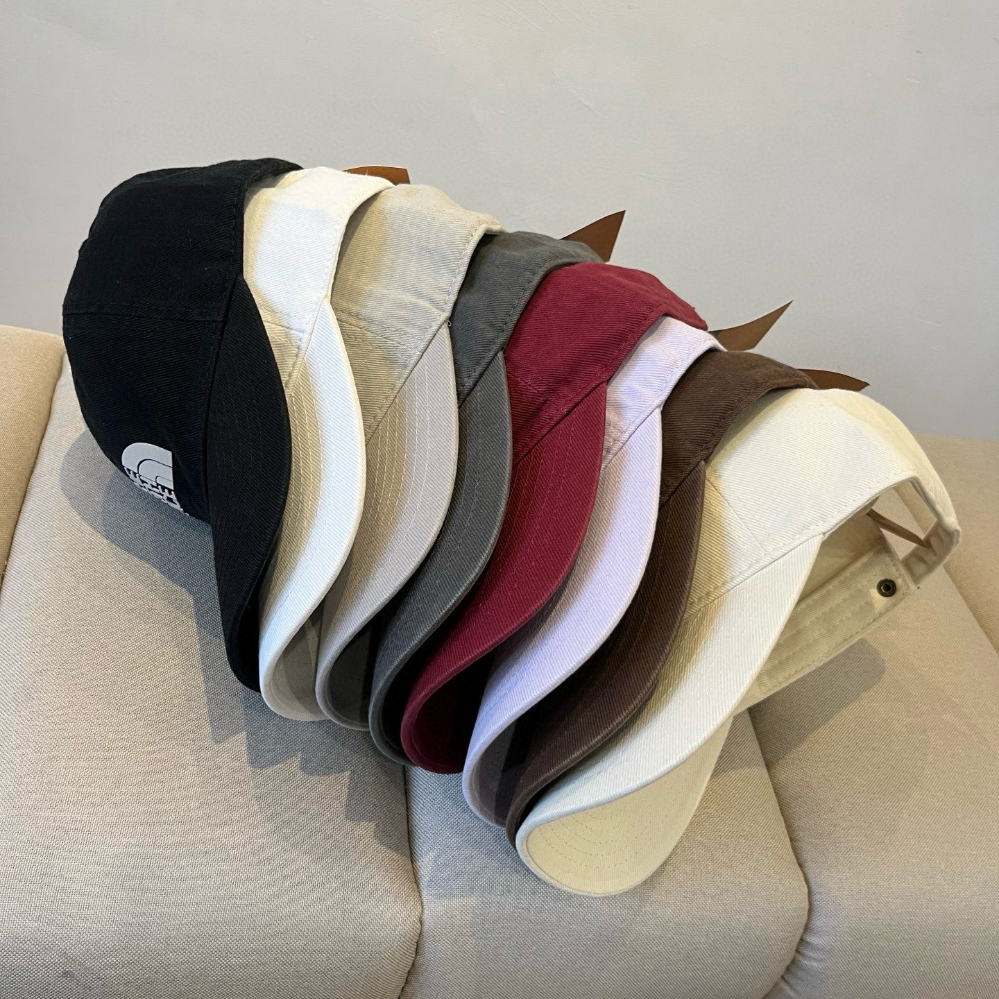 
北面♥️棒球帽🧢官网新品棒球帽，原单品质火爆来袭 。🎩 工艺非常精美 高档大气上档次！低调奢华，方便携