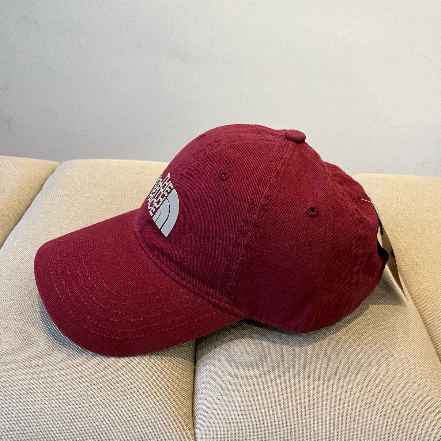 
北面♥️棒球帽🧢官网新品棒球帽，原单品质火爆来袭 。🎩 工艺非常精美 高档大气上档次！低调奢华，方便携