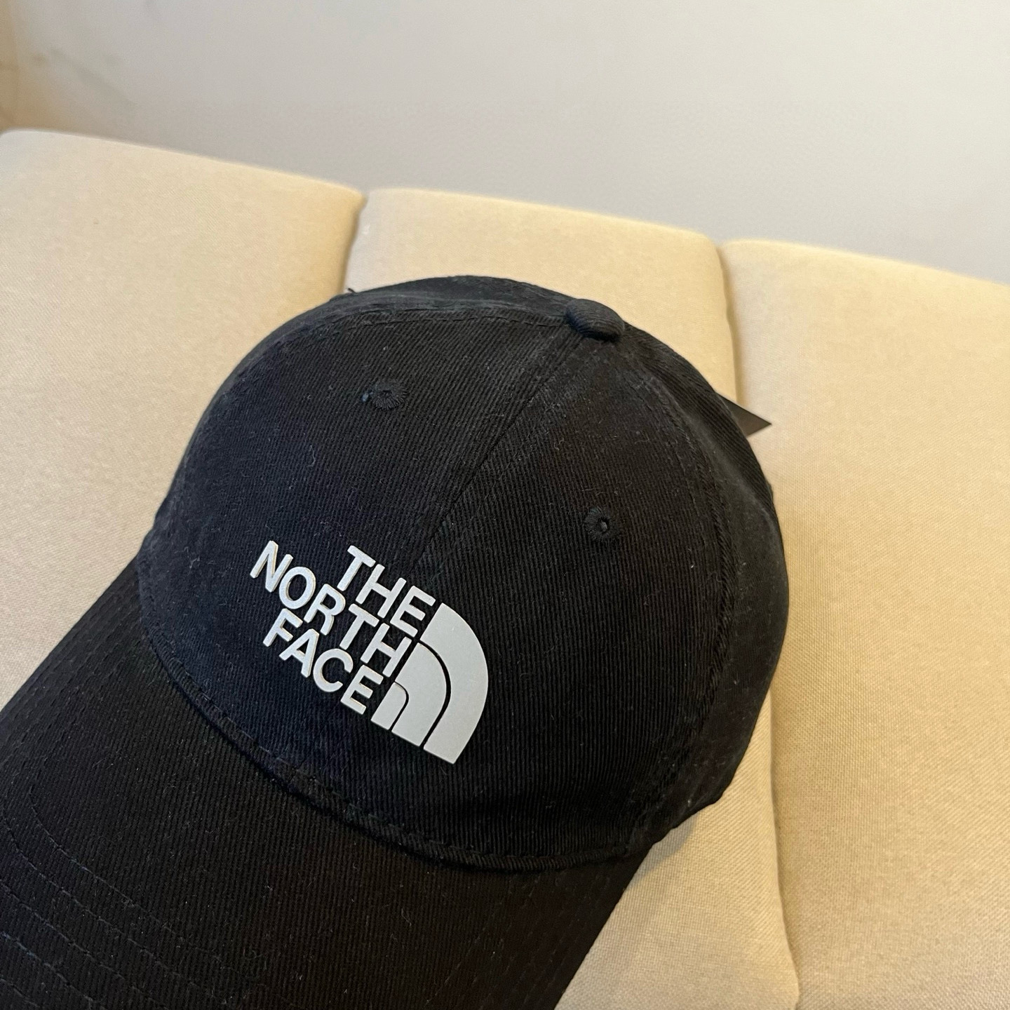 
北面♥️棒球帽🧢官网新品棒球帽，原单品质火爆来袭 。🎩 工艺非常精美 高档大气上档次！低调奢华，方便携