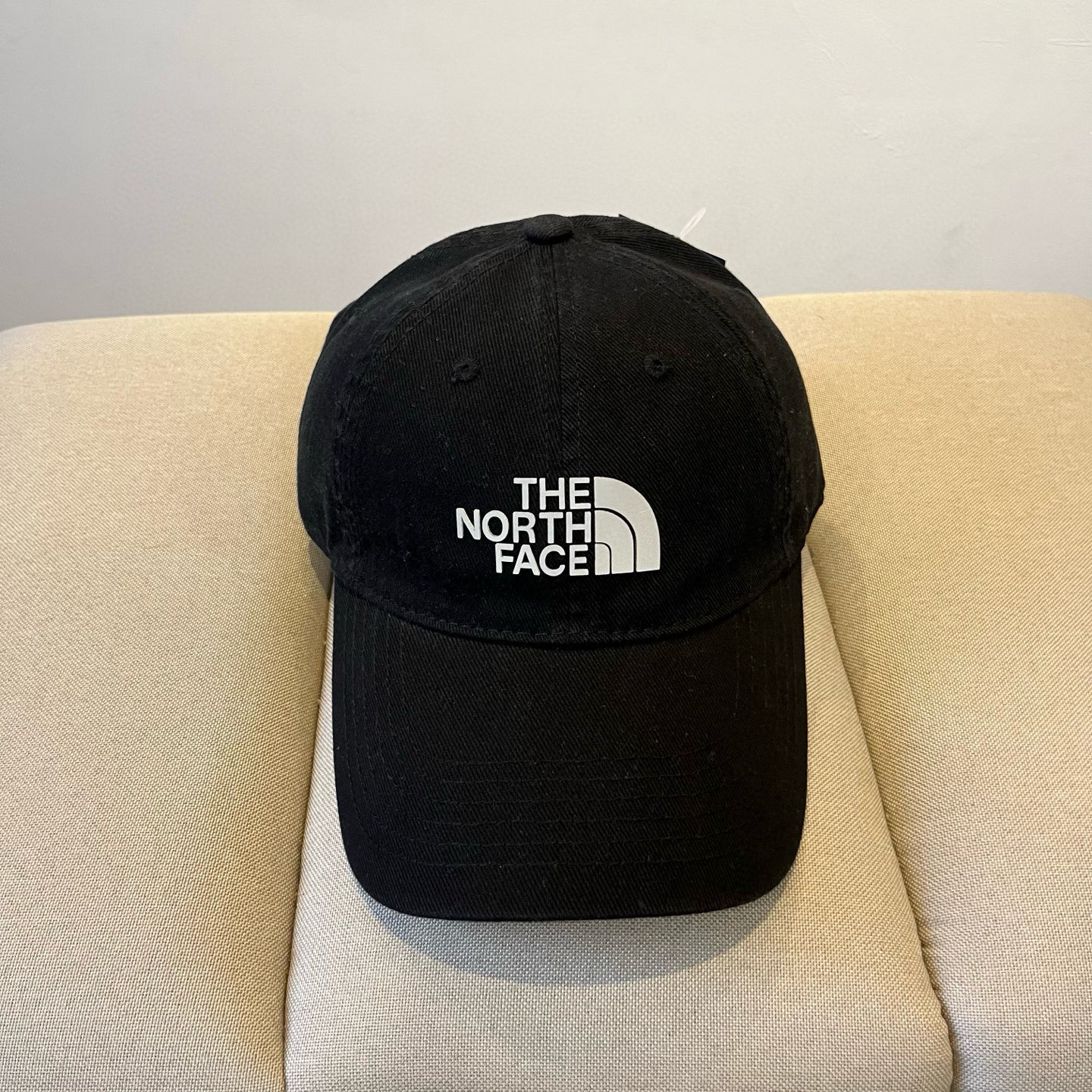 
北面♥️棒球帽🧢官网新品棒球帽，原单品质火爆来袭 。🎩 工艺非常精美 高档大气上档次！低调奢华，方便携