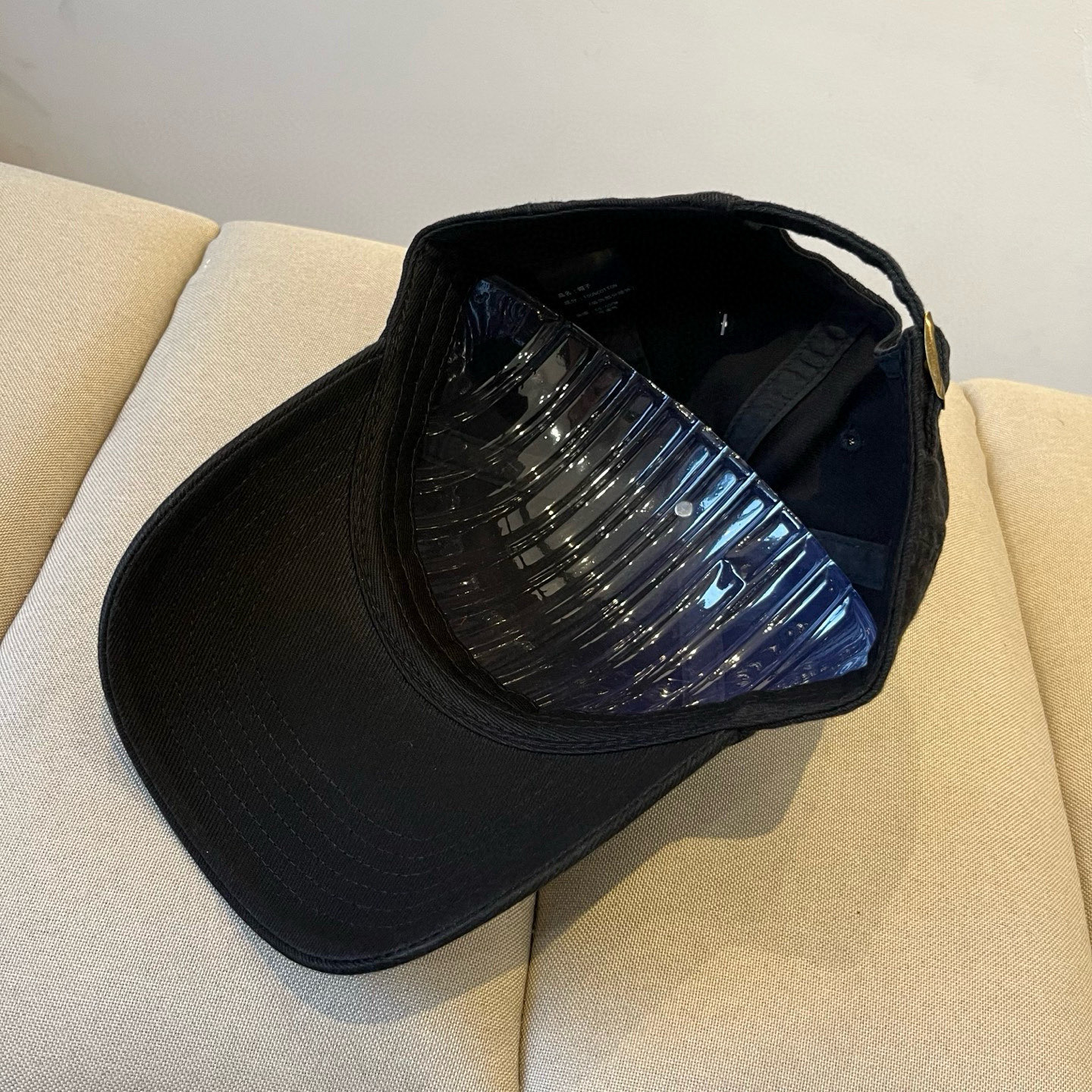 
北面♥️棒球帽🧢官网新品棒球帽，原单品质火爆来袭 。🎩 工艺非常精美 高档大气上档次！低调奢华，方便携