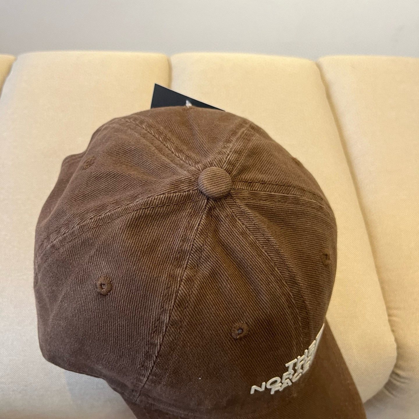 
北面♥️棒球帽🧢官网新品棒球帽，原单品质火爆来袭 。🎩 工艺非常精美 高档大气上档次！低调奢华，方便携