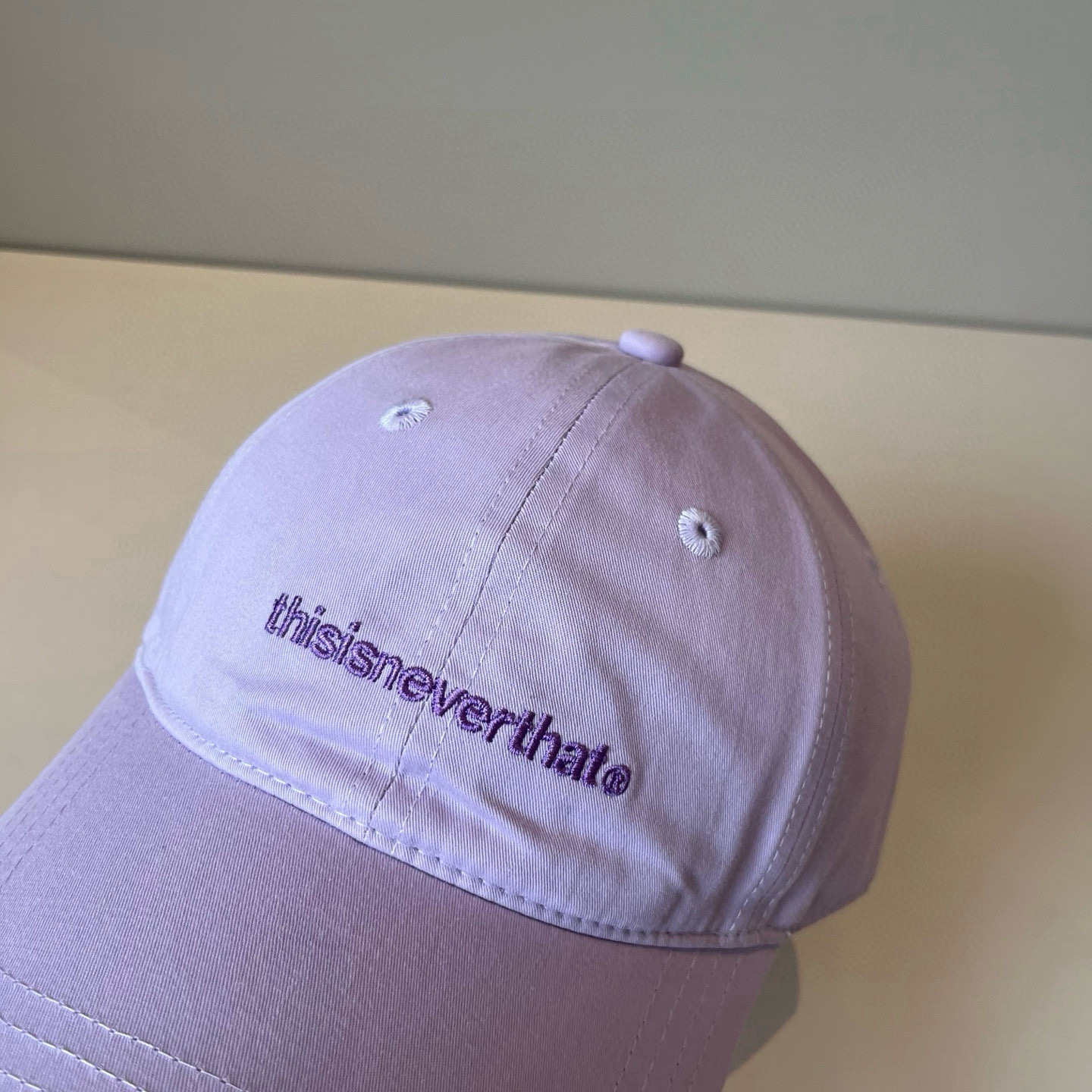 
潮牌🧢官网新品，棒球帽，原单品质火爆来袭 。🎩 工艺非常精美 高档大气上档次！低调奢华，方便携带！跑量