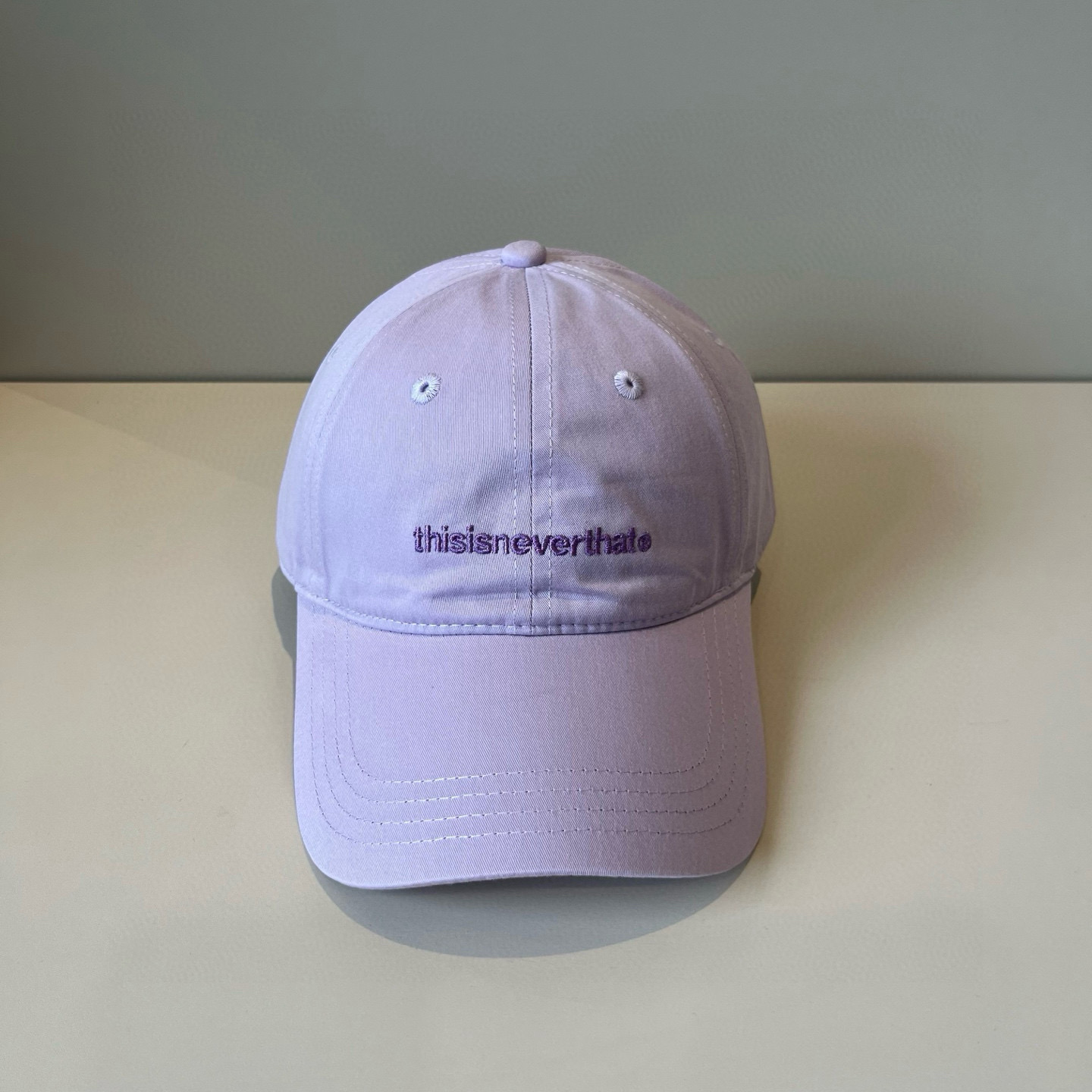 
潮牌🧢官网新品，棒球帽，原单品质火爆来袭 。🎩 工艺非常精美 高档大气上档次！低调奢华，方便携带！跑量