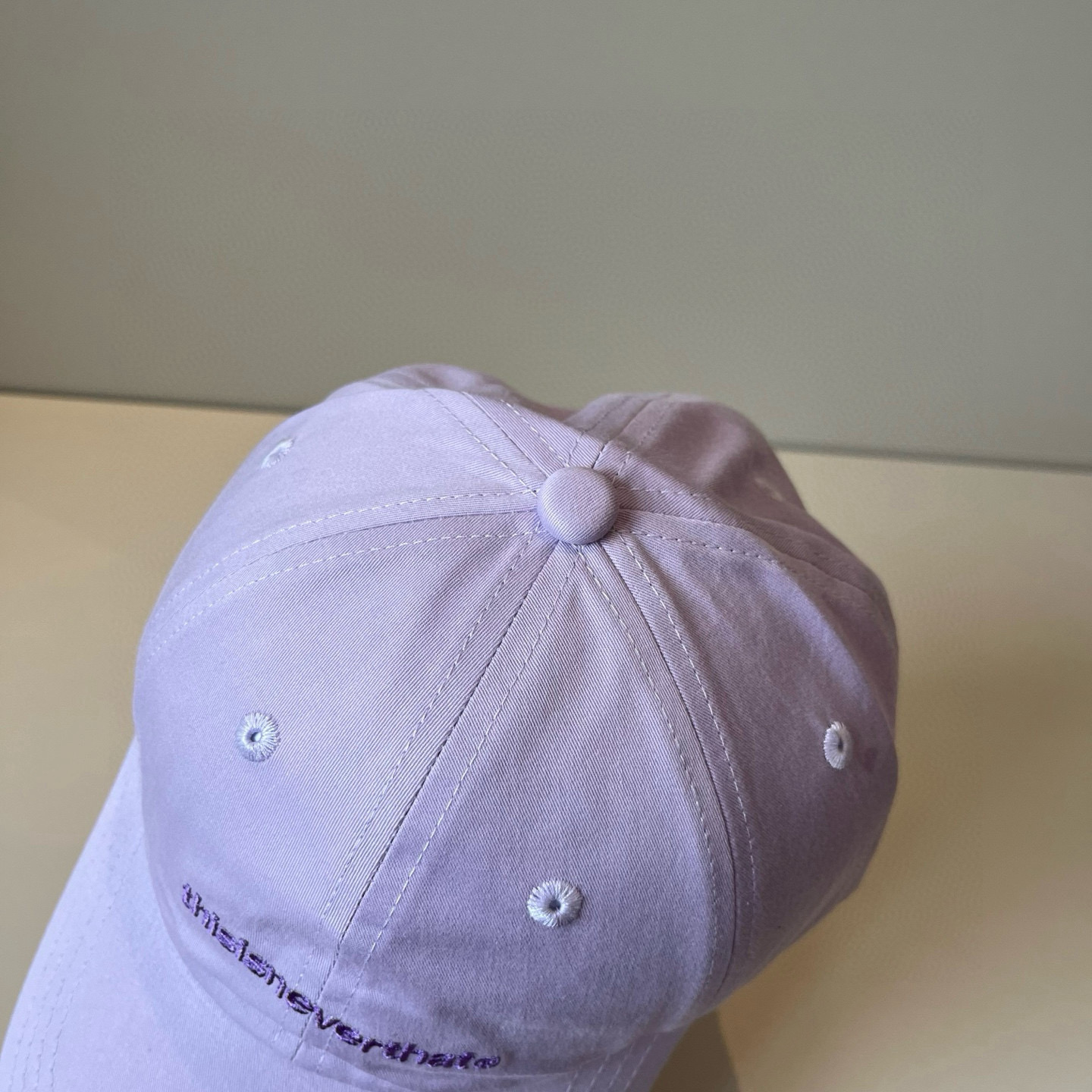 
潮牌🧢官网新品，棒球帽，原单品质火爆来袭 。🎩 工艺非常精美 高档大气上档次！低调奢华，方便携带！跑量