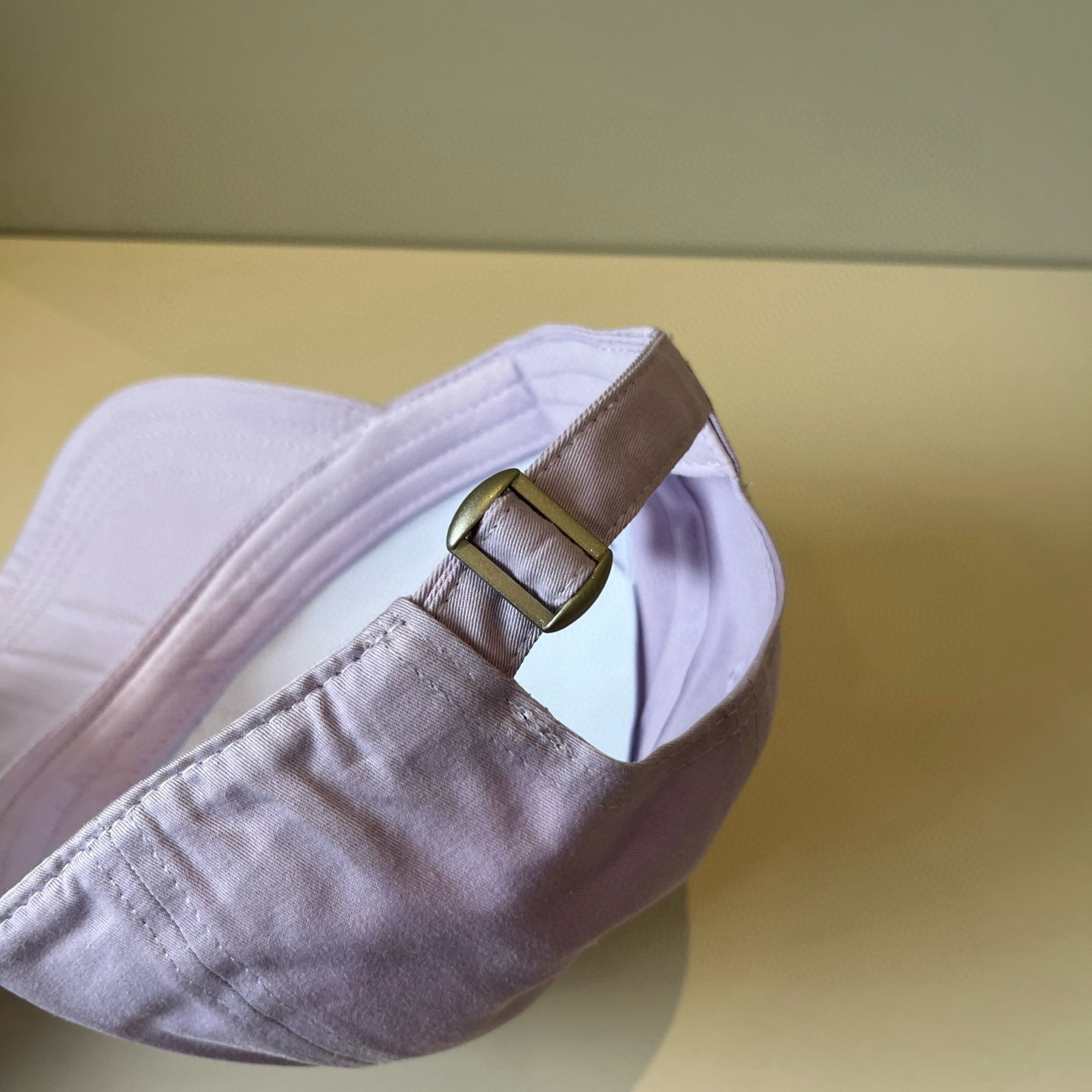 
潮牌🧢官网新品，棒球帽，原单品质火爆来袭 。🎩 工艺非常精美 高档大气上档次！低调奢华，方便携带！跑量