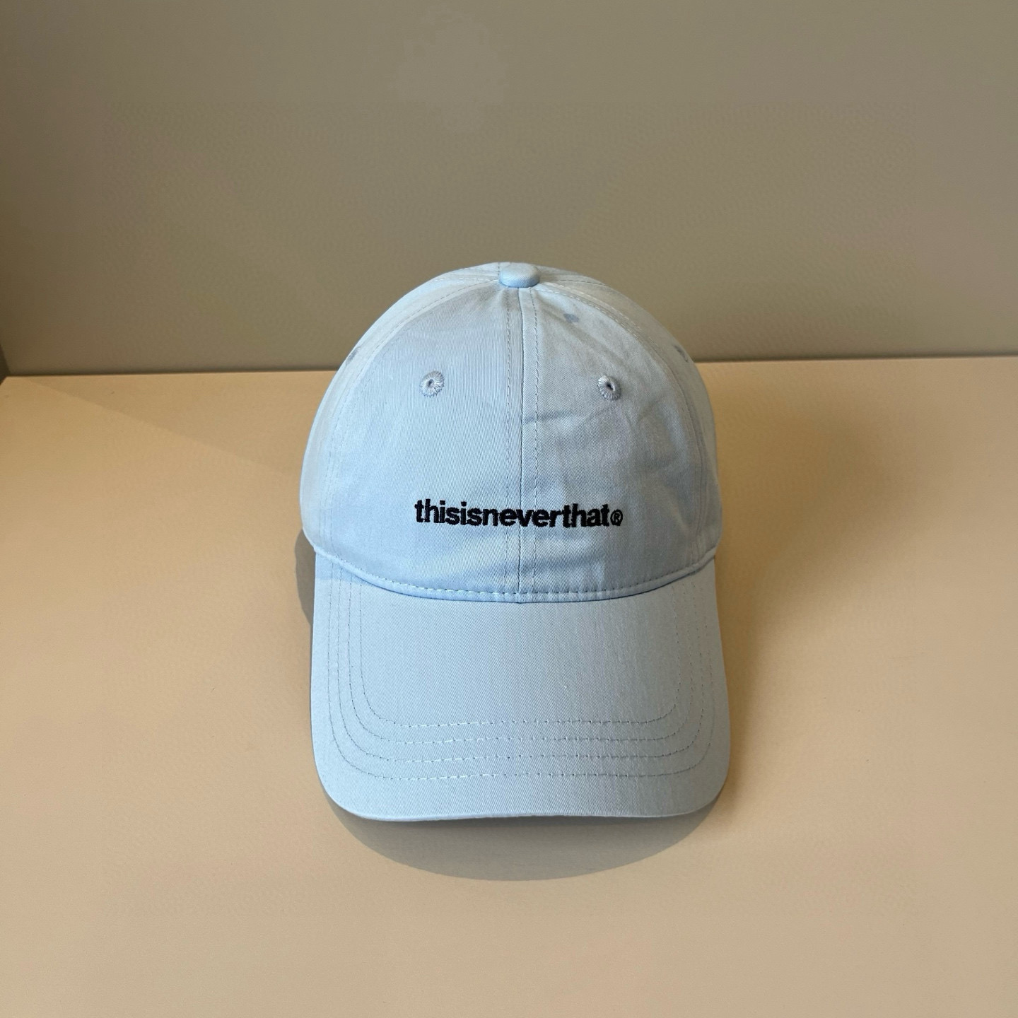 
潮牌🧢官网新品，棒球帽，原单品质火爆来袭 。🎩 工艺非常精美 高档大气上档次！低调奢华，方便携带！跑量