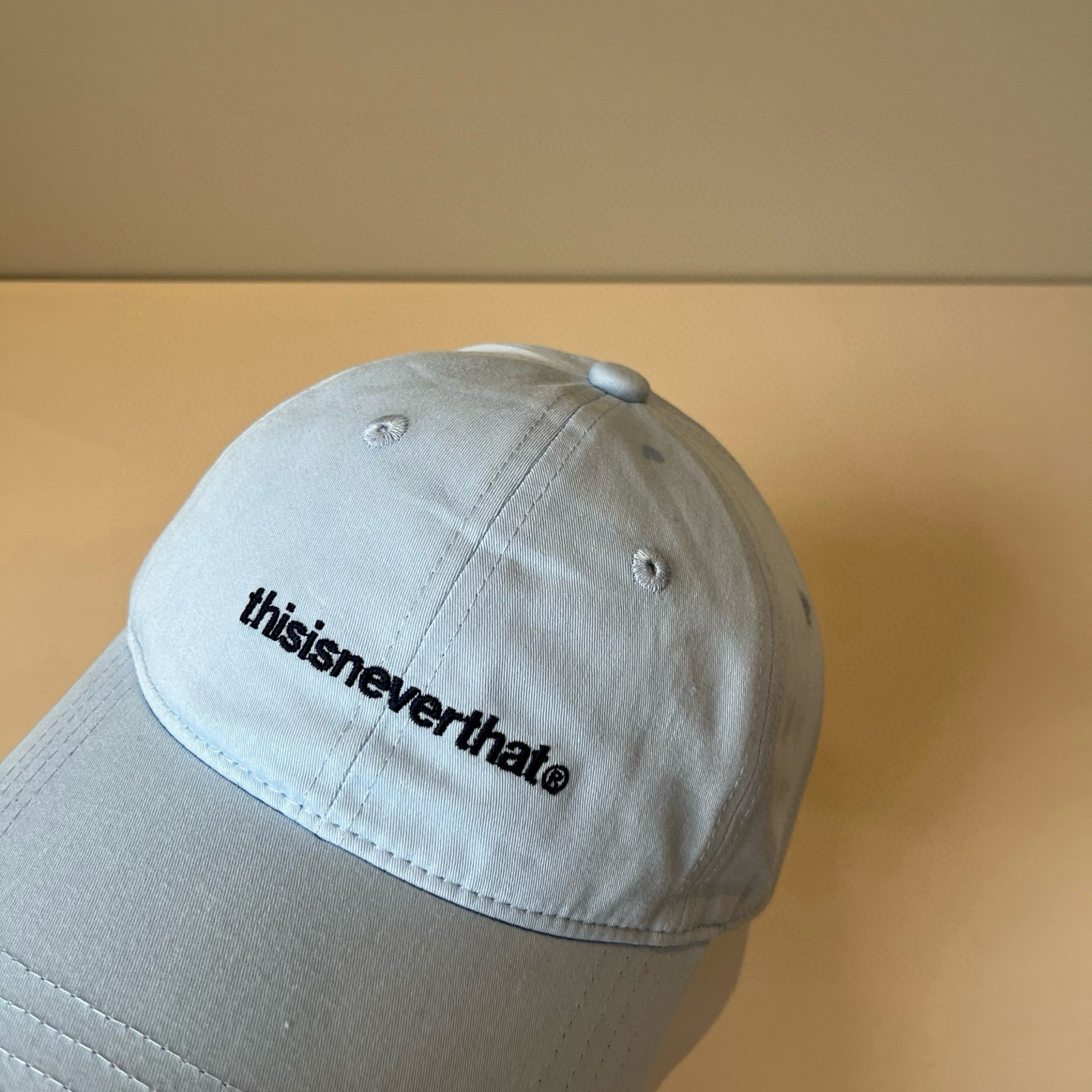 
潮牌🧢官网新品，棒球帽，原单品质火爆来袭 。🎩 工艺非常精美 高档大气上档次！低调奢华，方便携带！跑量