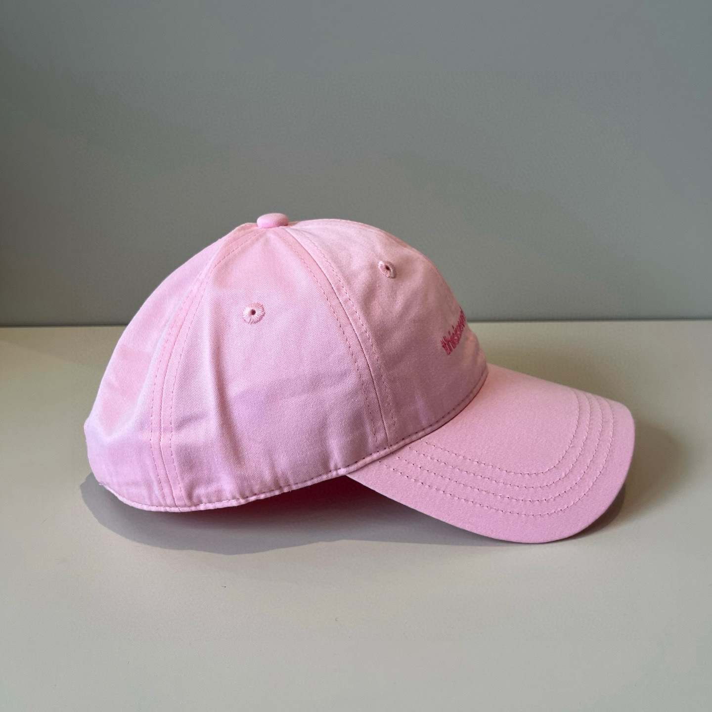 
潮牌🧢官网新品，棒球帽，原单品质火爆来袭 。🎩 工艺非常精美 高档大气上档次！低调奢华，方便携带！跑量