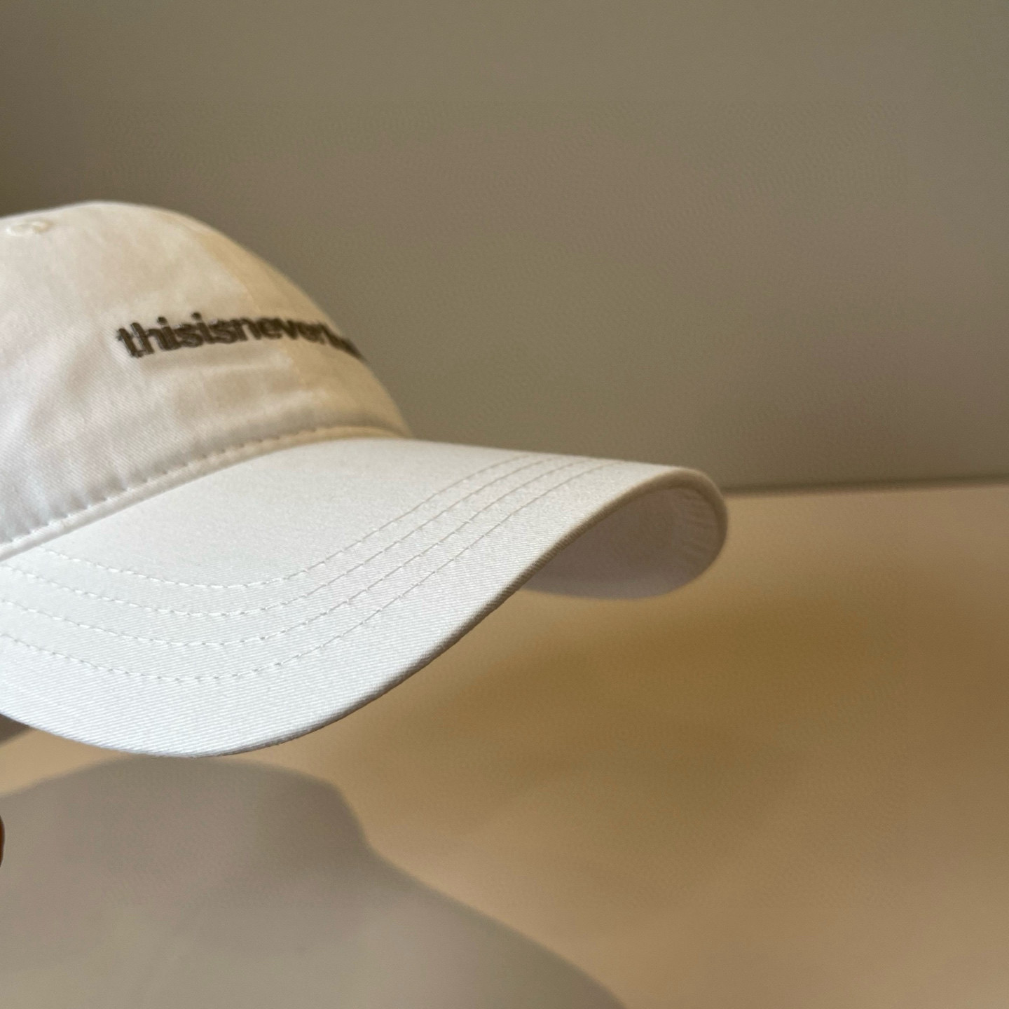 
潮牌🧢官网新品，棒球帽，原单品质火爆来袭 。🎩 工艺非常精美 高档大气上档次！低调奢华，方便携带！跑量