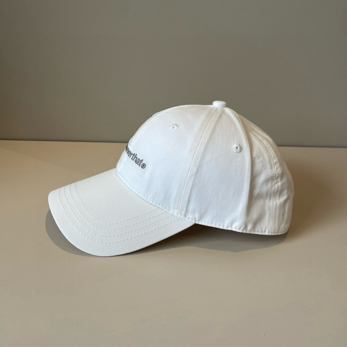
潮牌🧢官网新品，棒球帽，原单品质火爆来袭 。🎩 工艺非常精美 高档大气上档次！低调奢华，方便携带！跑量