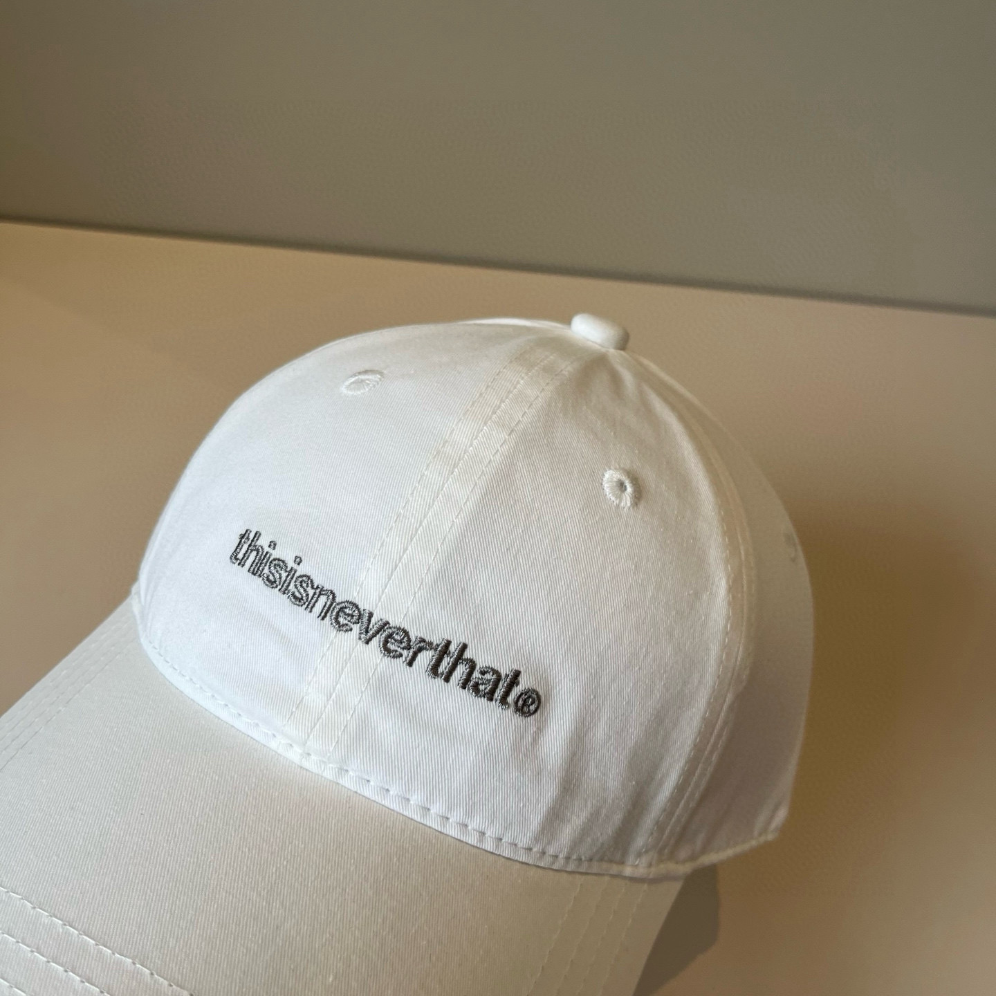 
潮牌🧢官网新品，棒球帽，原单品质火爆来袭 。🎩 工艺非常精美 高档大气上档次！低调奢华，方便携带！跑量