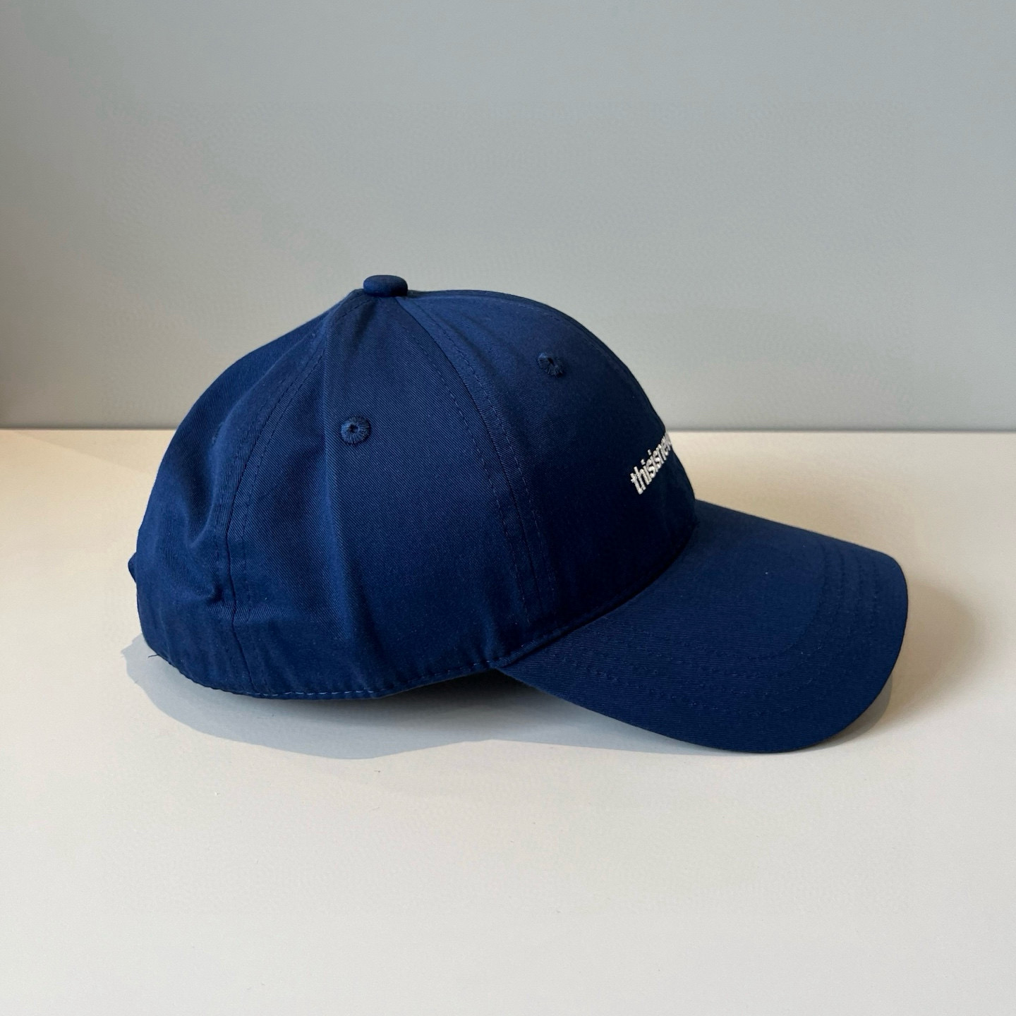 
潮牌🧢官网新品，棒球帽，原单品质火爆来袭 。🎩 工艺非常精美 高档大气上档次！低调奢华，方便携带！跑量