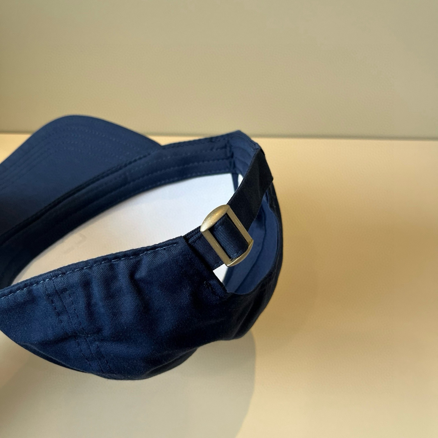 
潮牌🧢官网新品，棒球帽，原单品质火爆来袭 。🎩 工艺非常精美 高档大气上档次！低调奢华，方便携带！跑量