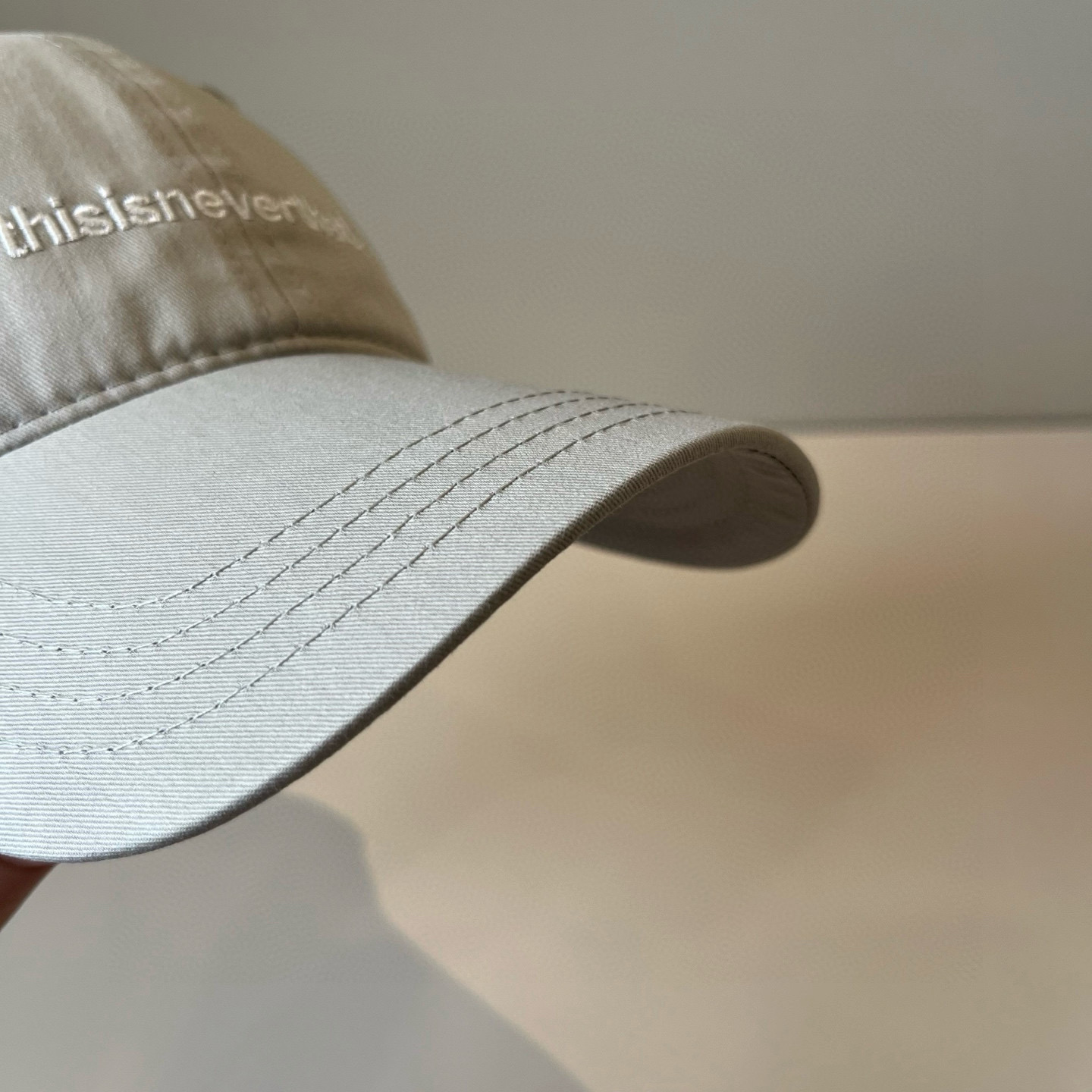 
潮牌🧢官网新品，棒球帽，原单品质火爆来袭 。🎩 工艺非常精美 高档大气上档次！低调奢华，方便携带！跑量