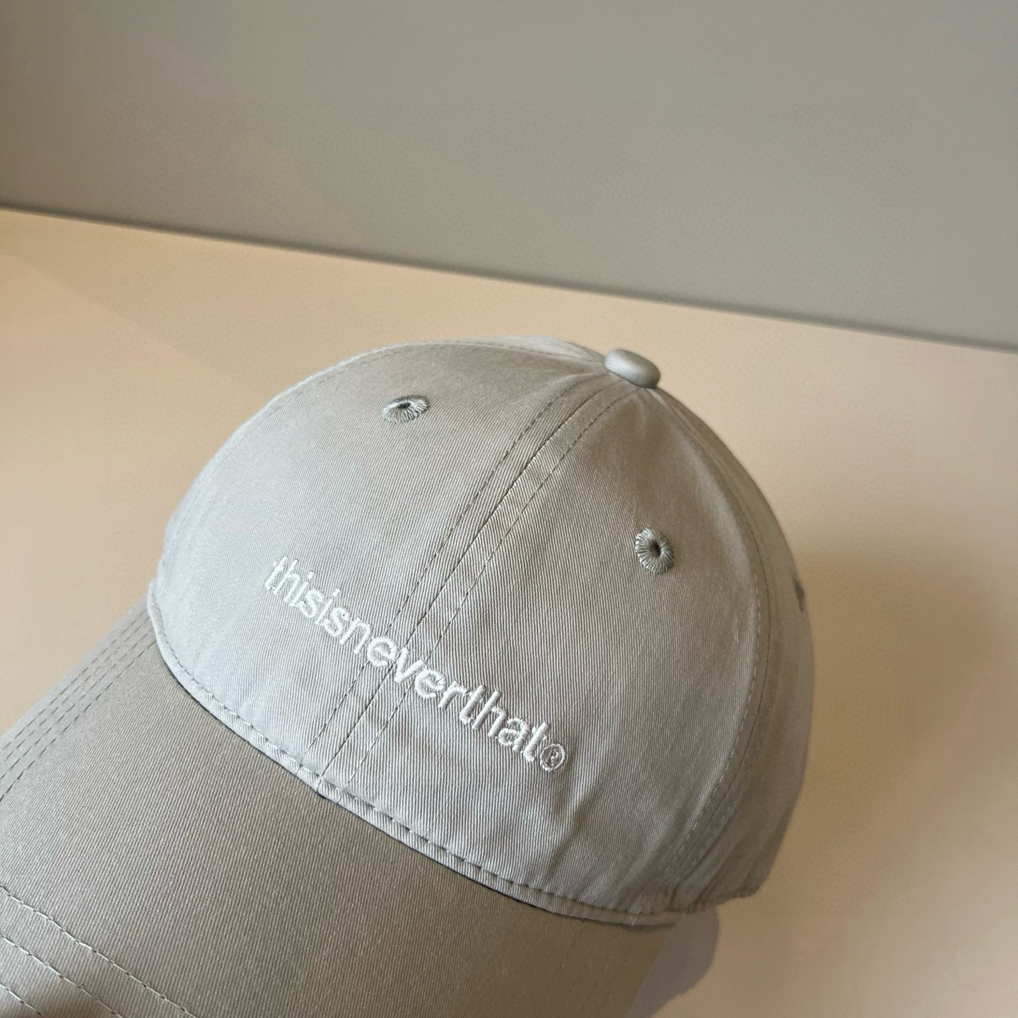 
潮牌🧢官网新品，棒球帽，原单品质火爆来袭 。🎩 工艺非常精美 高档大气上档次！低调奢华，方便携带！跑量