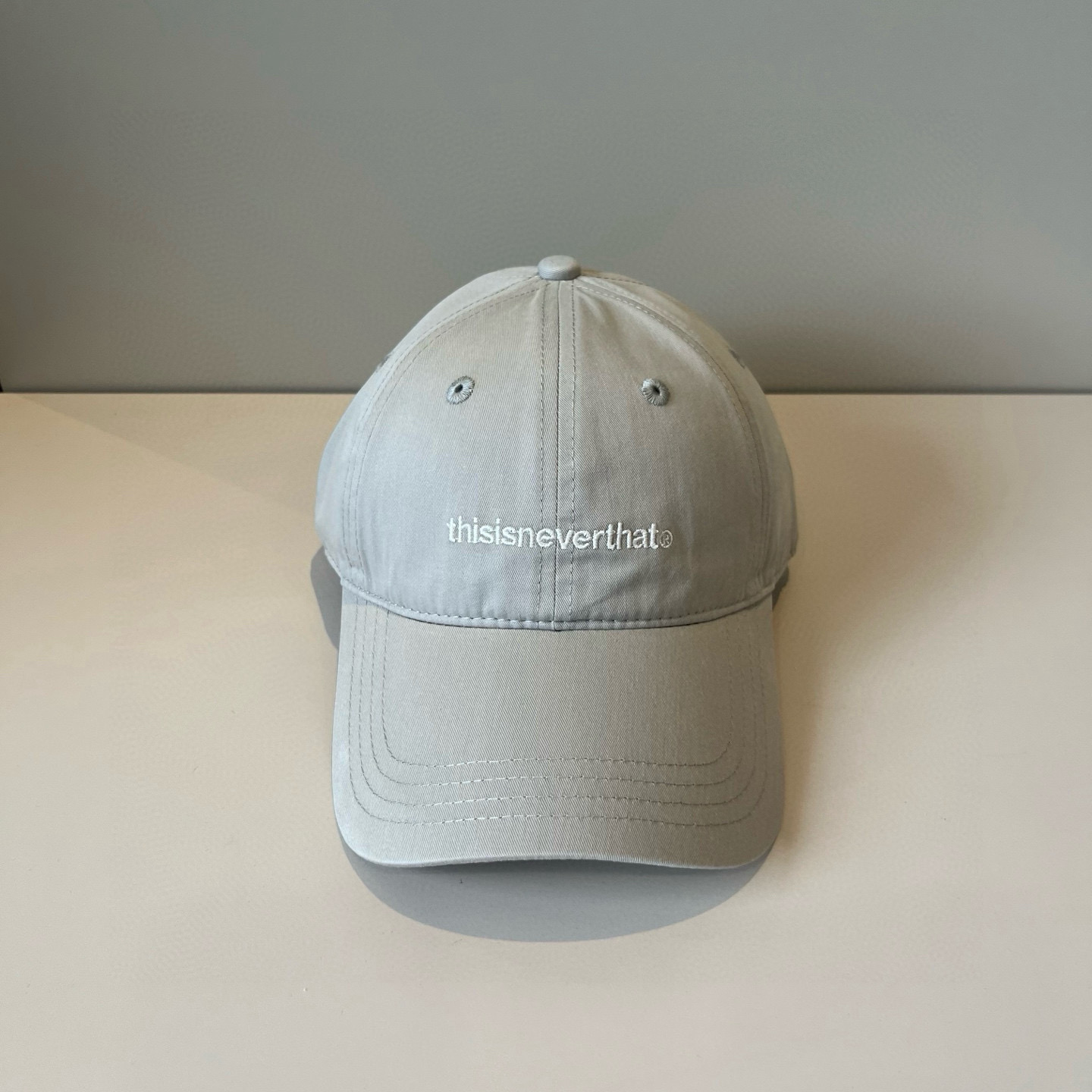 
潮牌🧢官网新品，棒球帽，原单品质火爆来袭 。🎩 工艺非常精美 高档大气上档次！低调奢华，方便携带！跑量